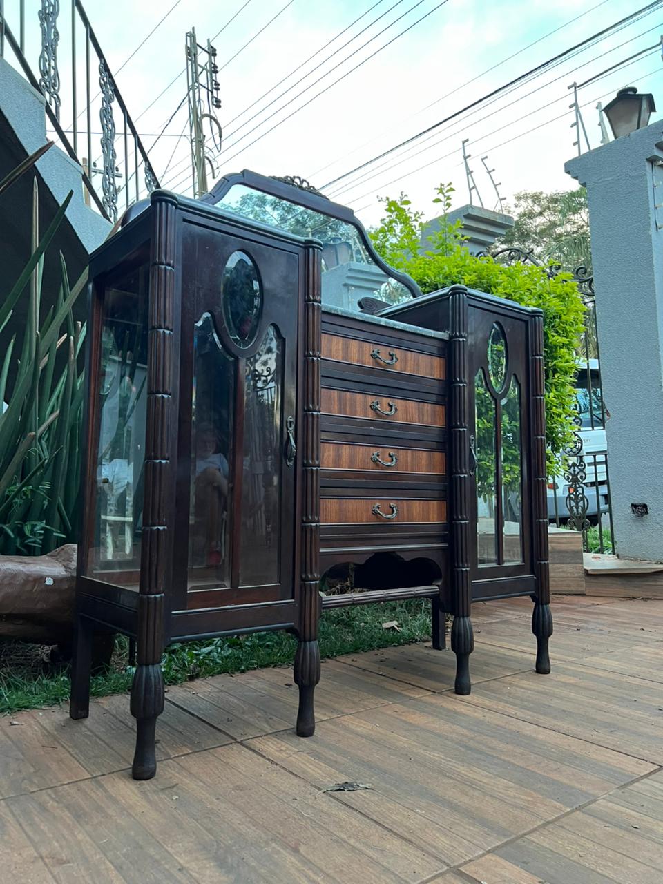 Cristaleira Antiga Art Deco com tampo triplo em mármore Francês e portas em cristal bisotado