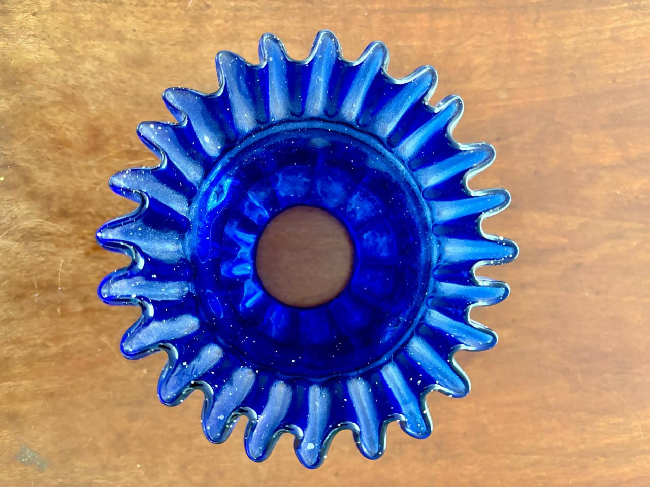 Arandela em bronze e vidro azul