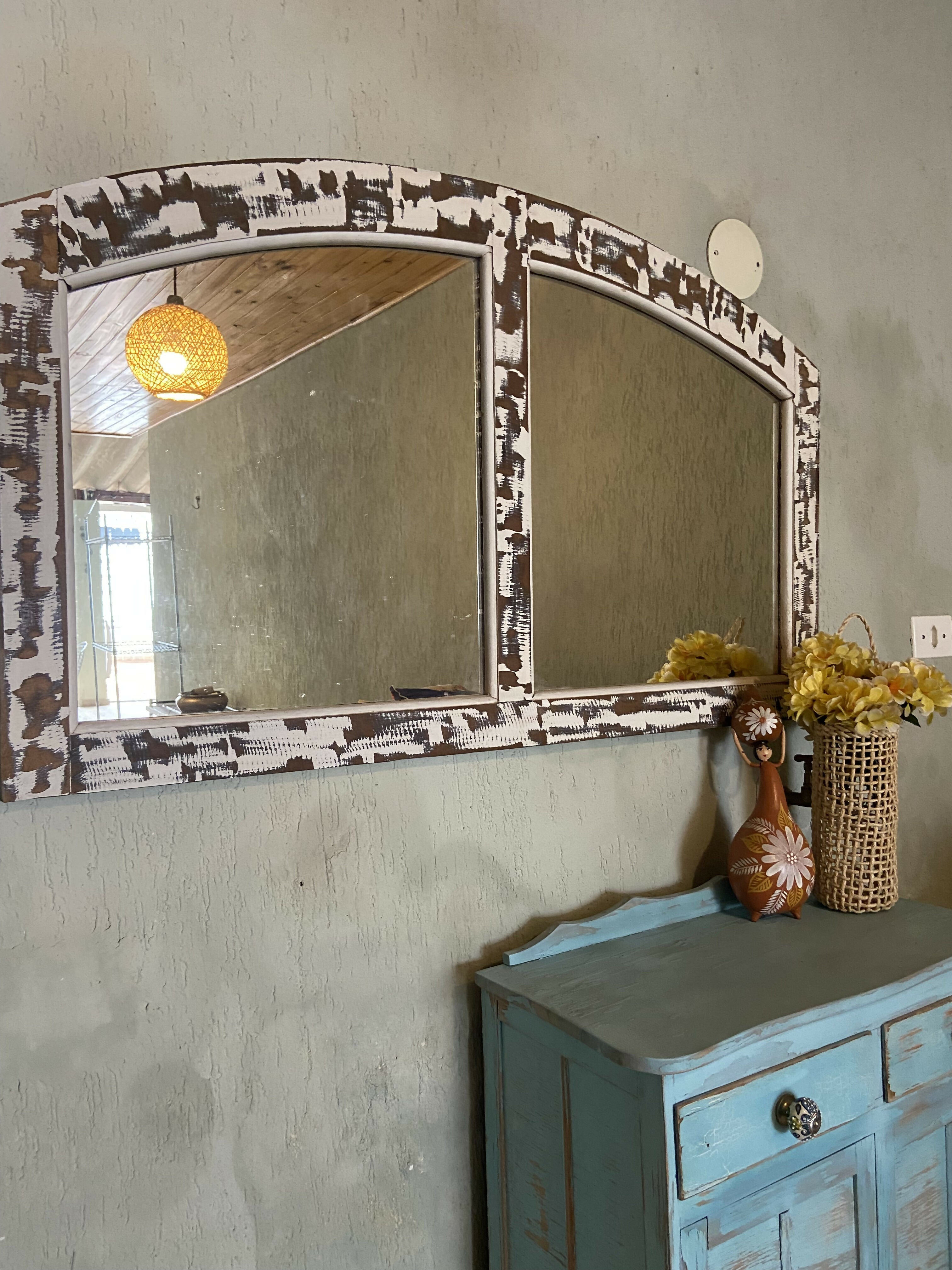 Espelho em madeira de demolição