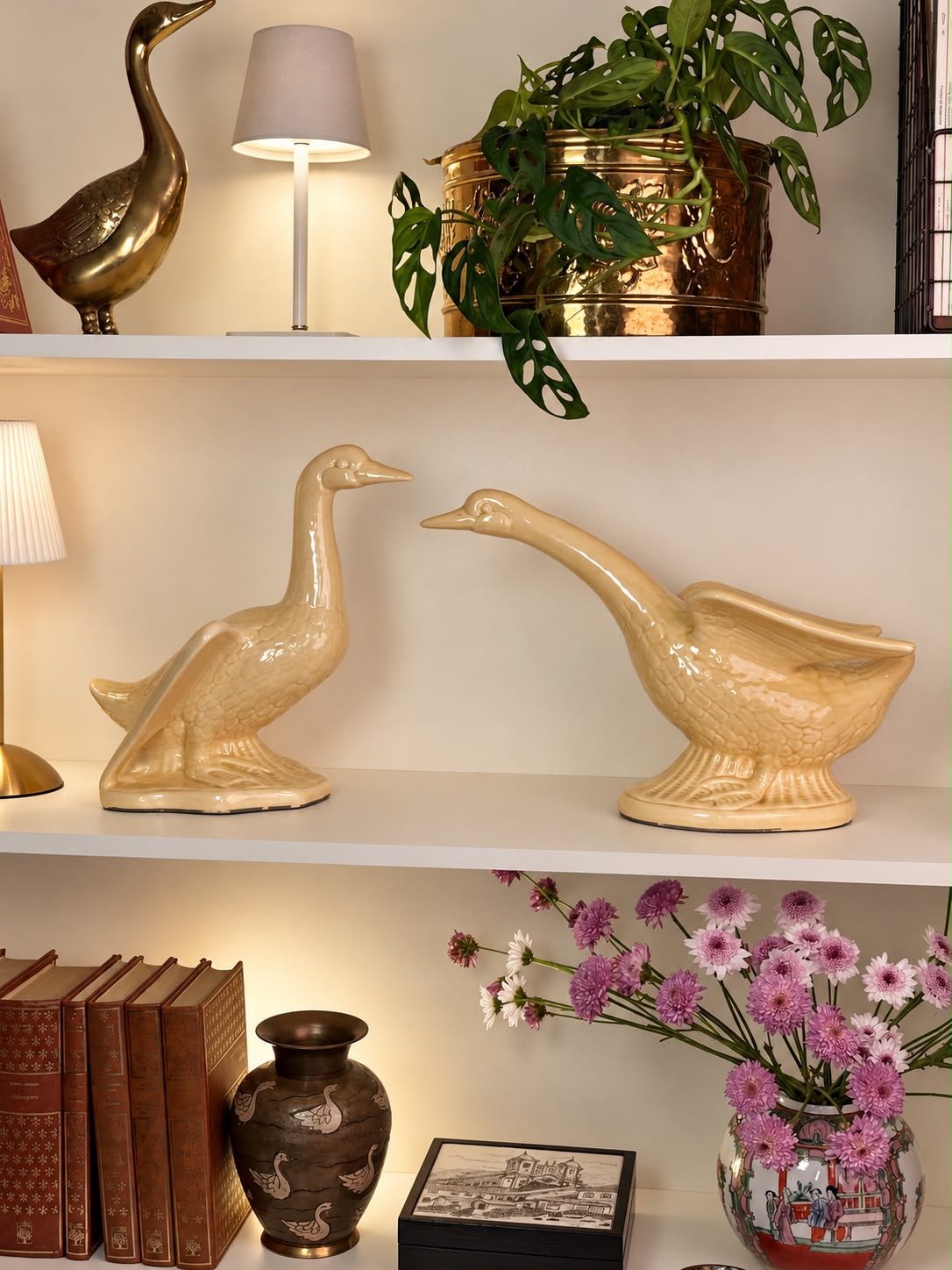  Par de Gansos Decorativos em Cerâmica Esmaltada Creme