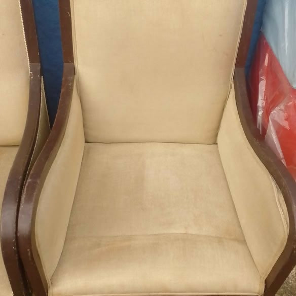 Conjunto com 3 Poltronas clássicas em madeira maciça