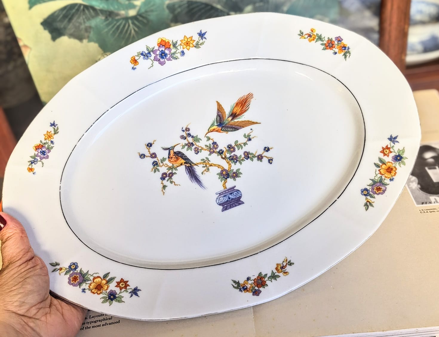 Travessa maravilhosa em porcelana antiga tcheca Victoria China, antiga Victoria Carlsbad Áustria e posteriormente Thun. Anos 20/30, padrão The Eaton - Birds od Paradise.