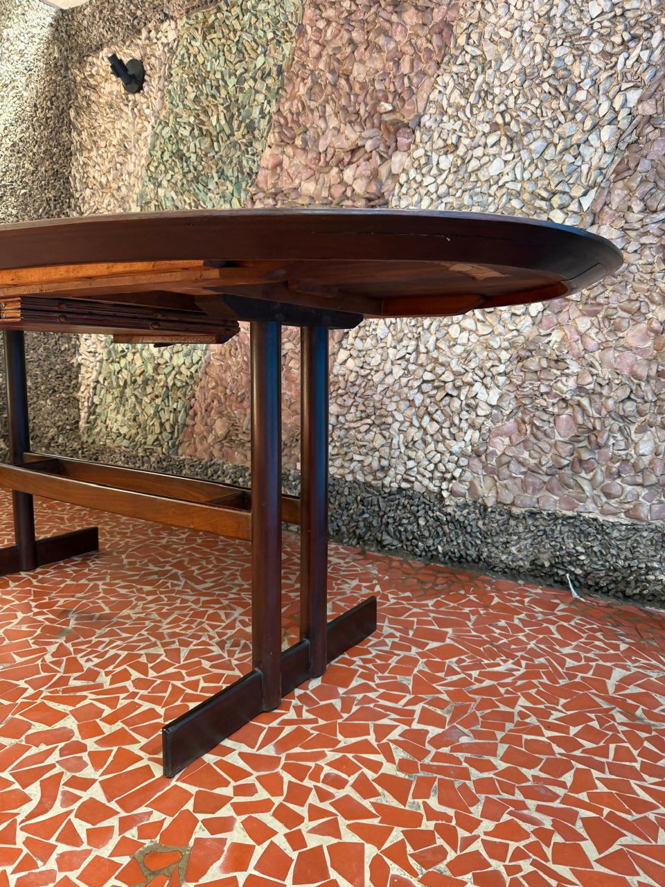 Mesa de jantar Oval Novo Rumo em Jacarandá