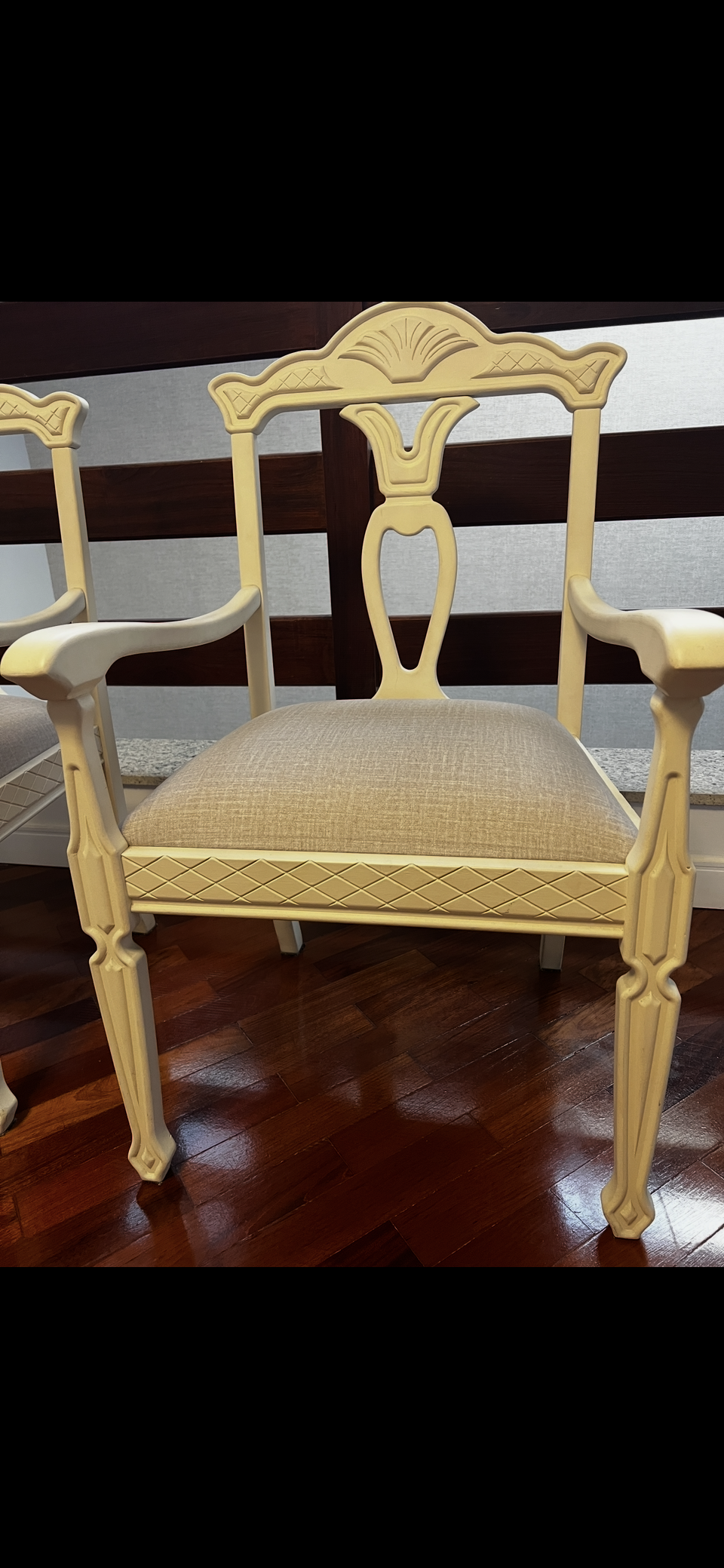 Conjunto de sofá + Poltronas em madeira maciça entalhada e linho - Sofisticação Atemporal