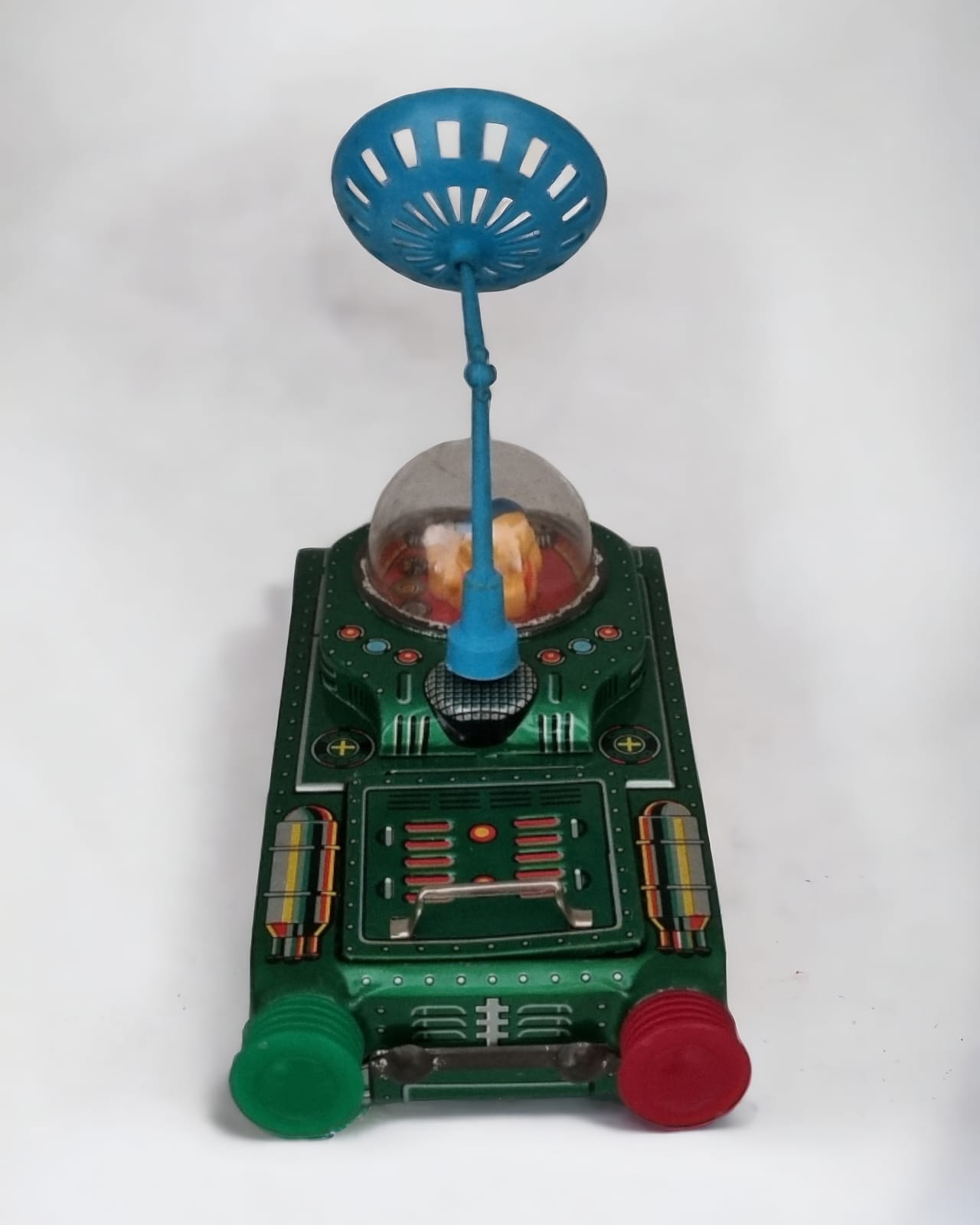 Antigo brinquedo de lata ´´Space tank``.