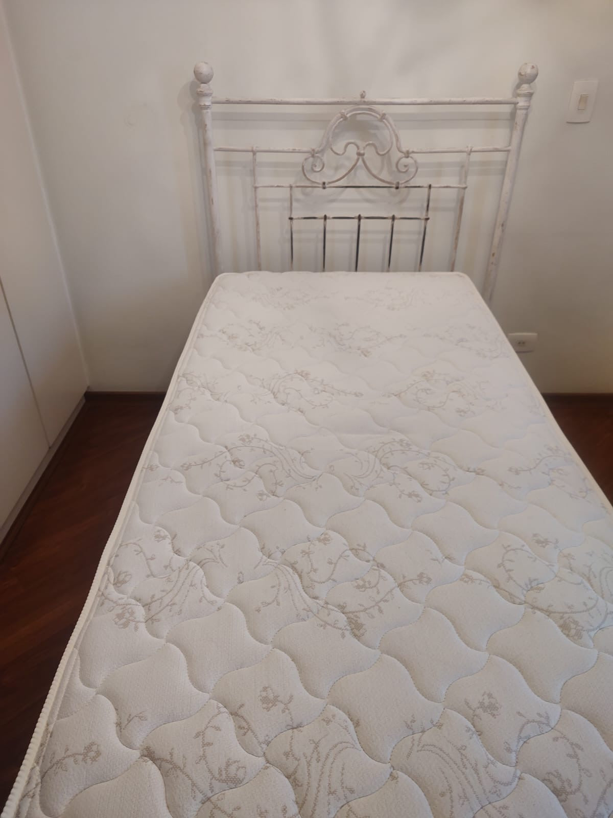 Cama de Ferro Solteiro King Provençal Branca