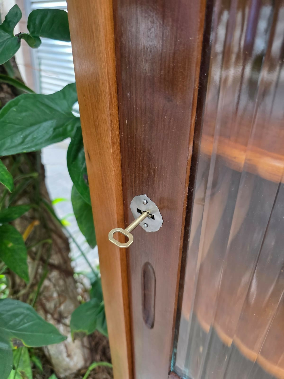 Livreiro em imbuia portas de correr, década de 60,