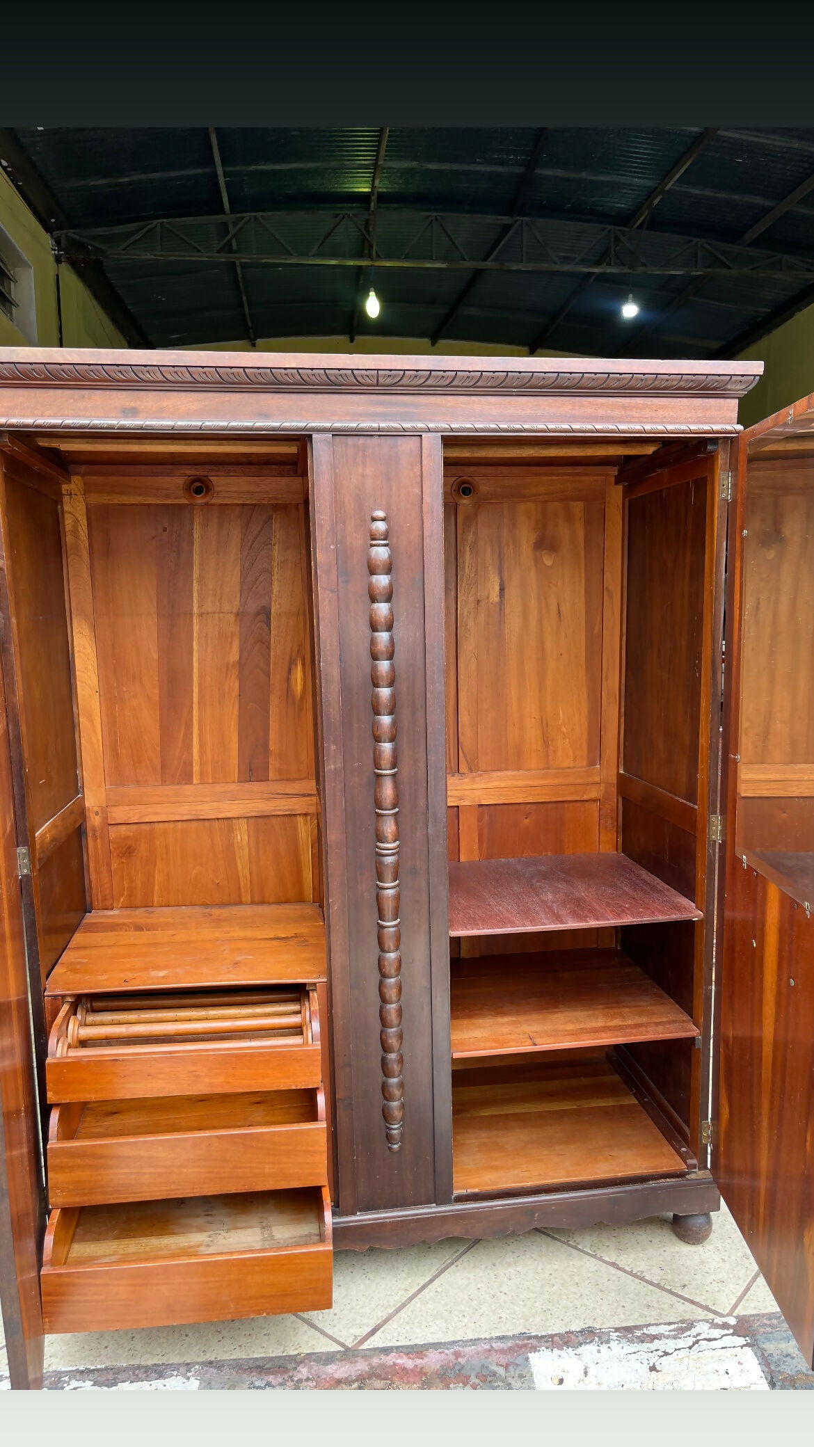 GUARDA ROUPA DE SOLTEIRO ANTIGO SUPER RESISTENTE