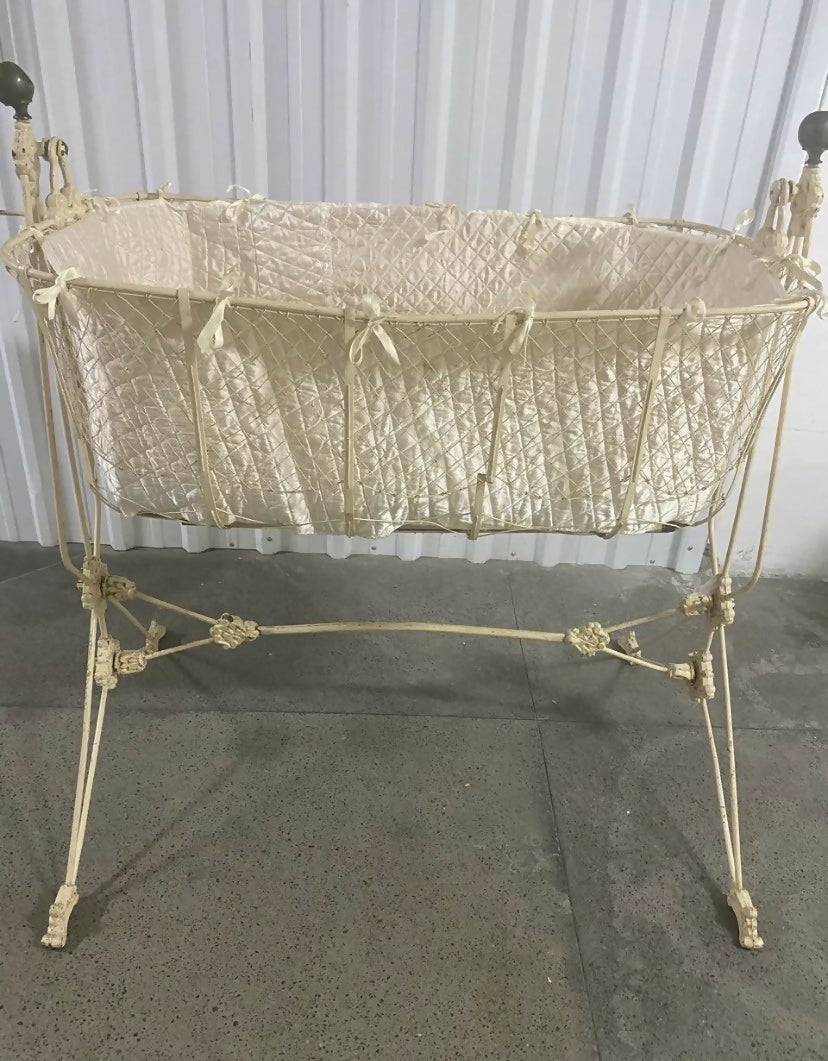 Lindo Berço de Balançar Antigo!