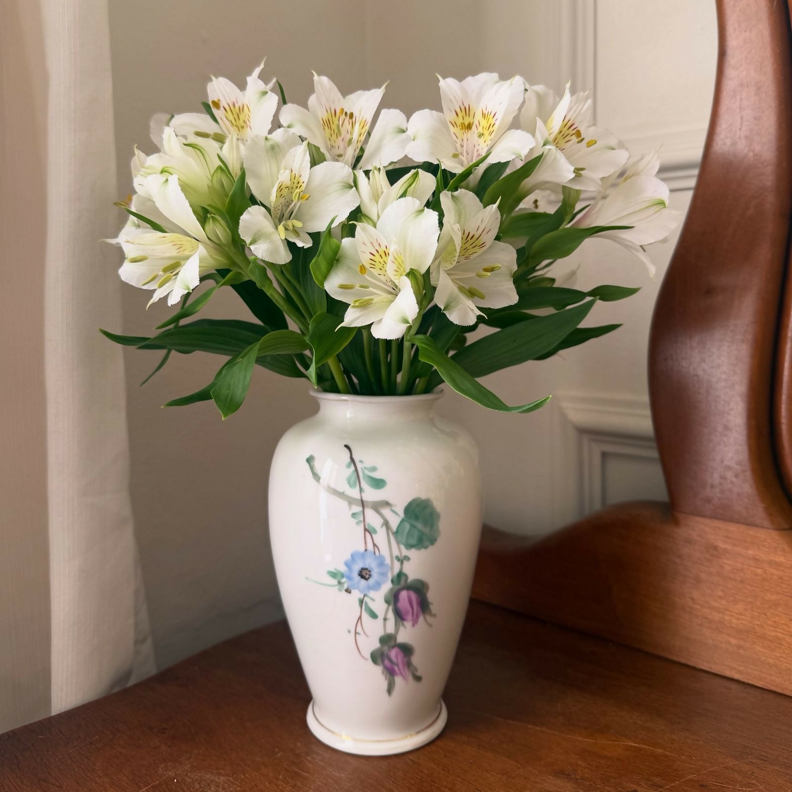 Vaso Bojudo em Porcelana CSA com Motivos Florais