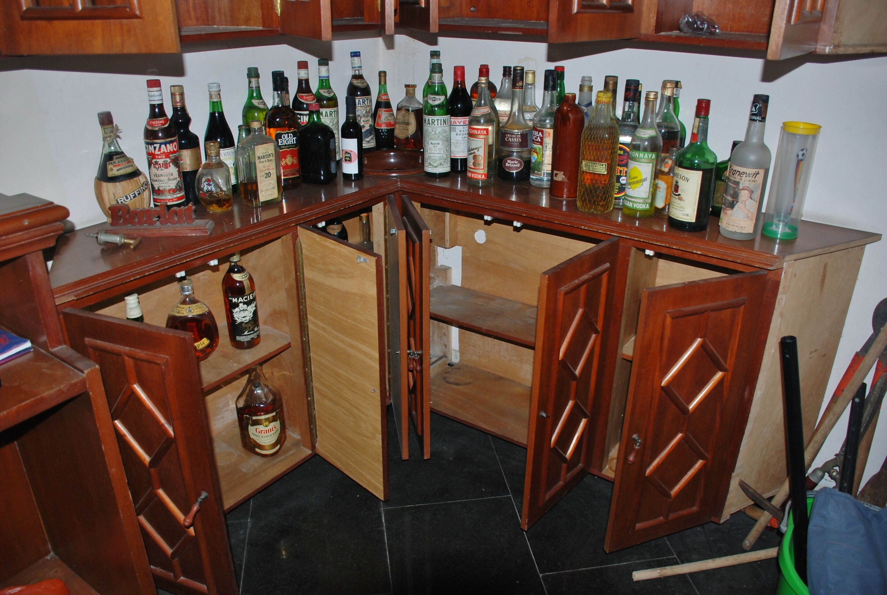 barzinho em madeira anos 80 , balcao e cuba