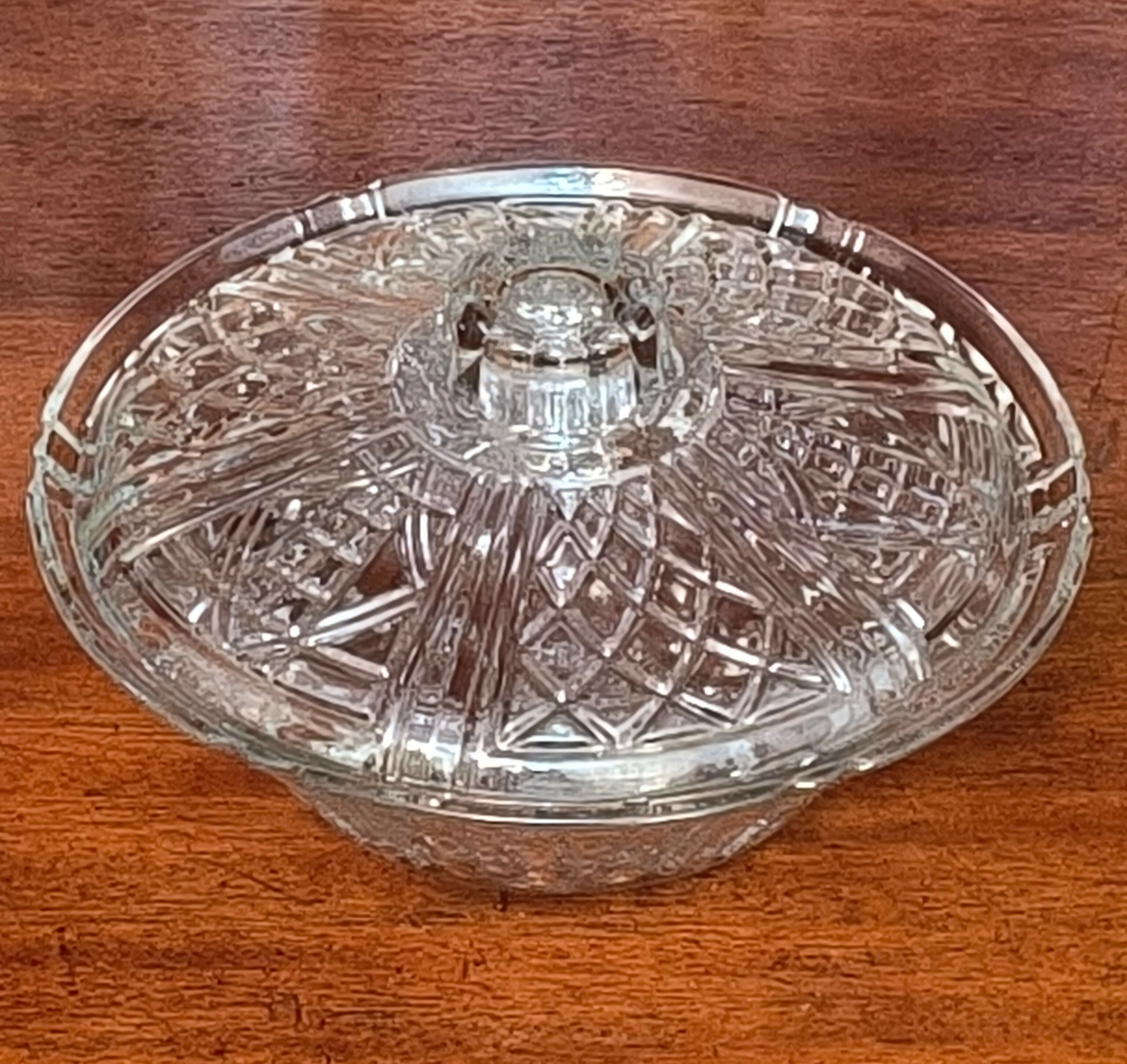 Bomboniere média em vidro trabalhado com tampa