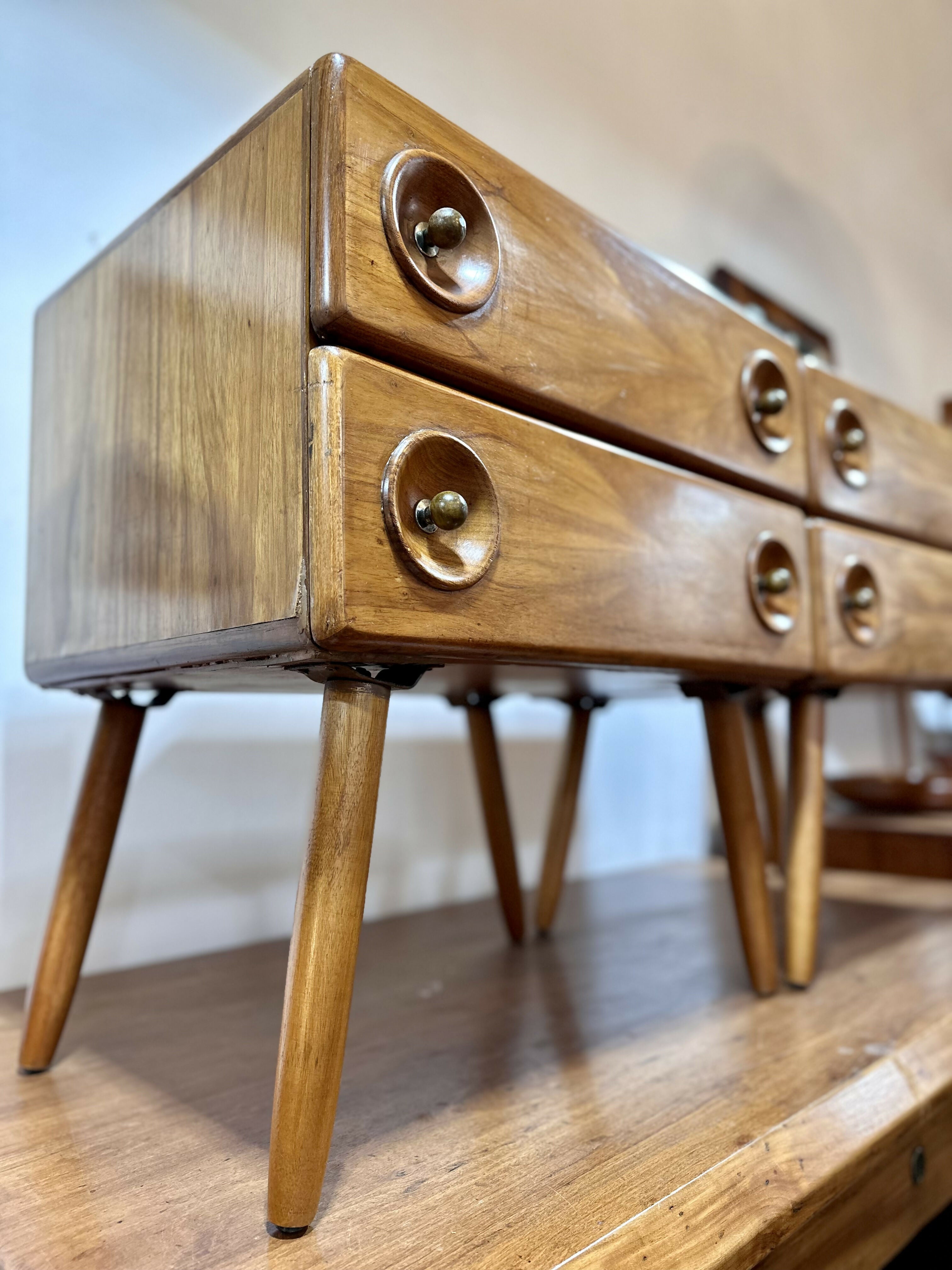 Par de mesinhas de cabeceira Bertomeu