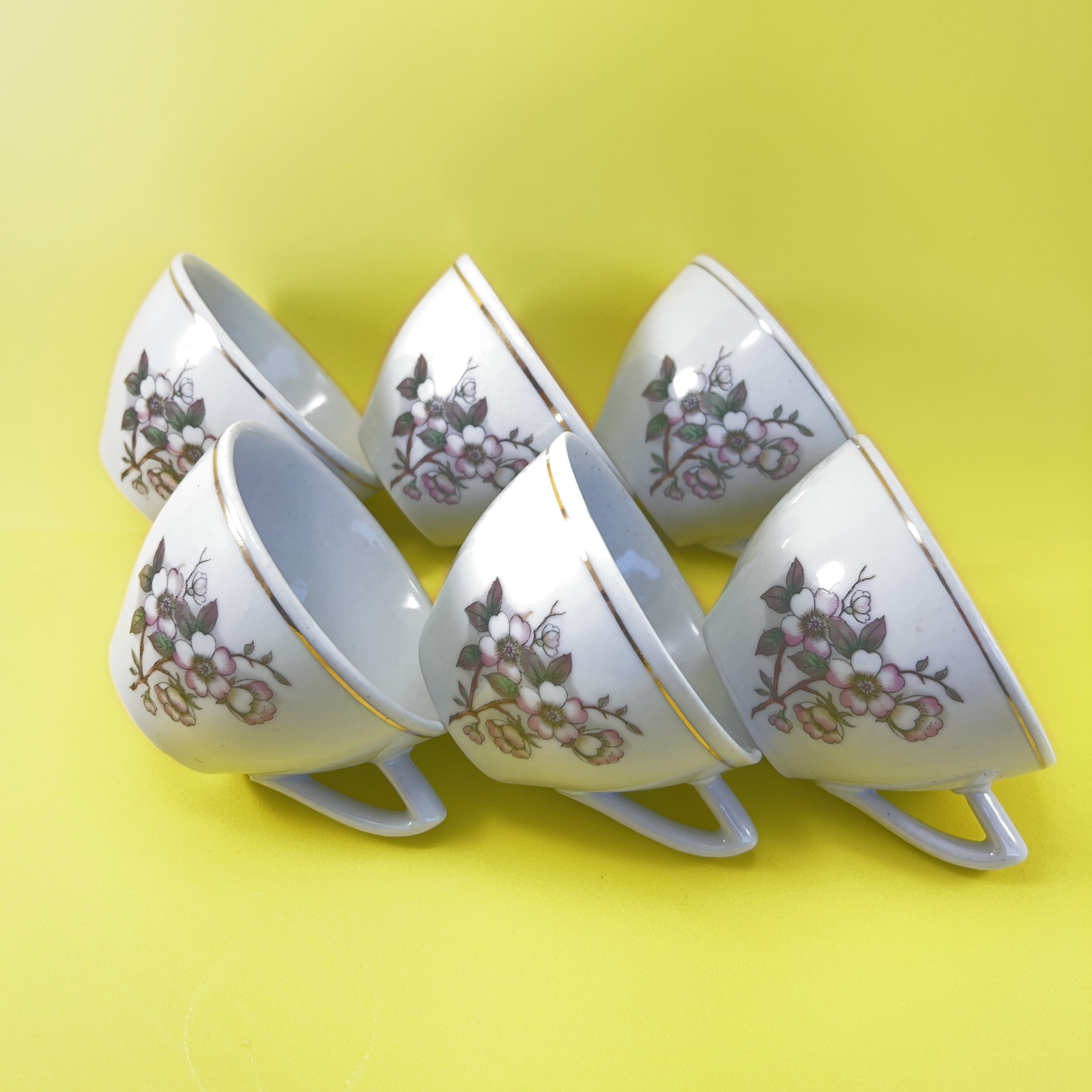Porcelana Pozzani: Xícaras de chá sem pires