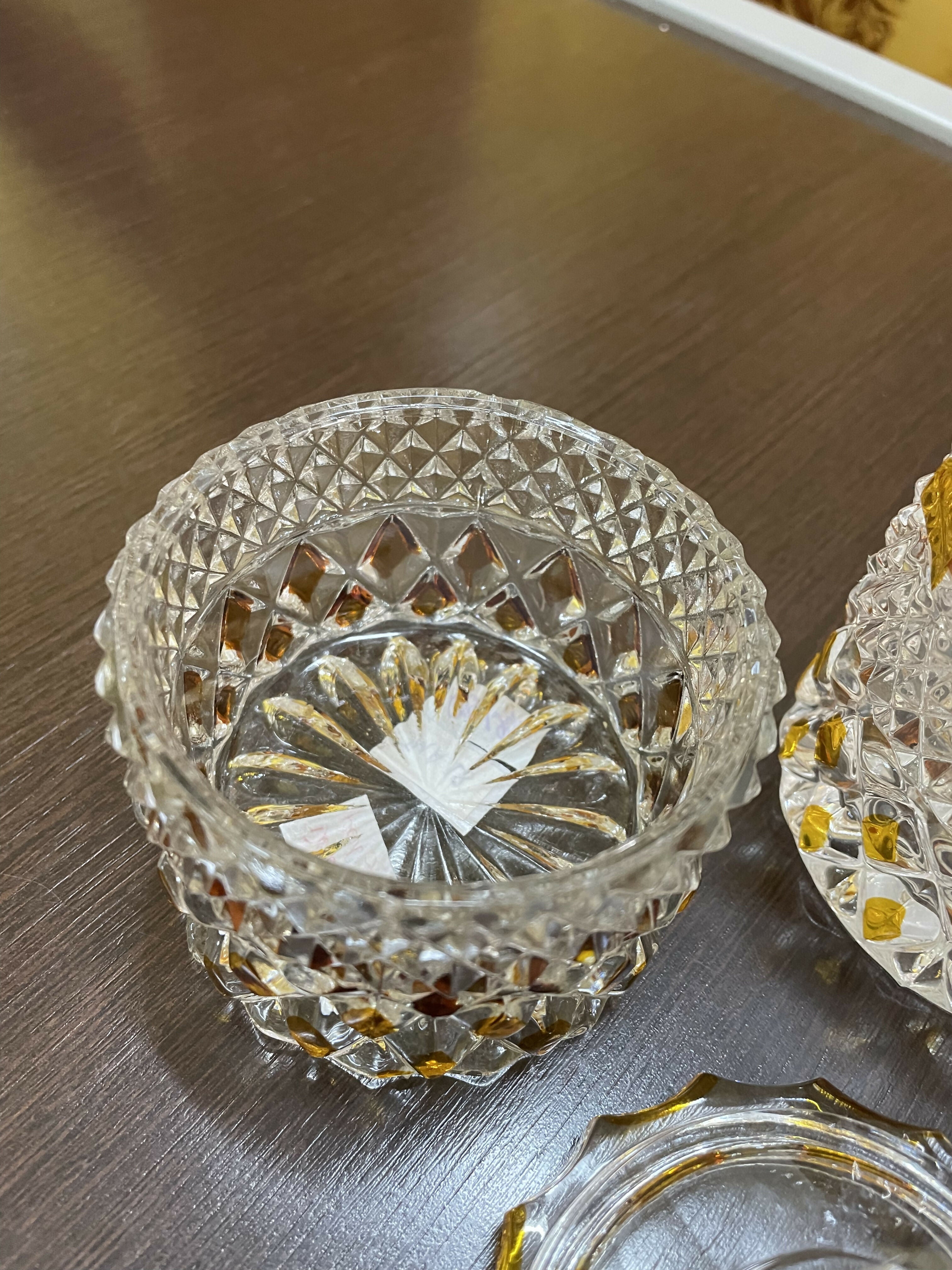 Jogo de perfumeiros cristal bico de jaca com detalhe ambar