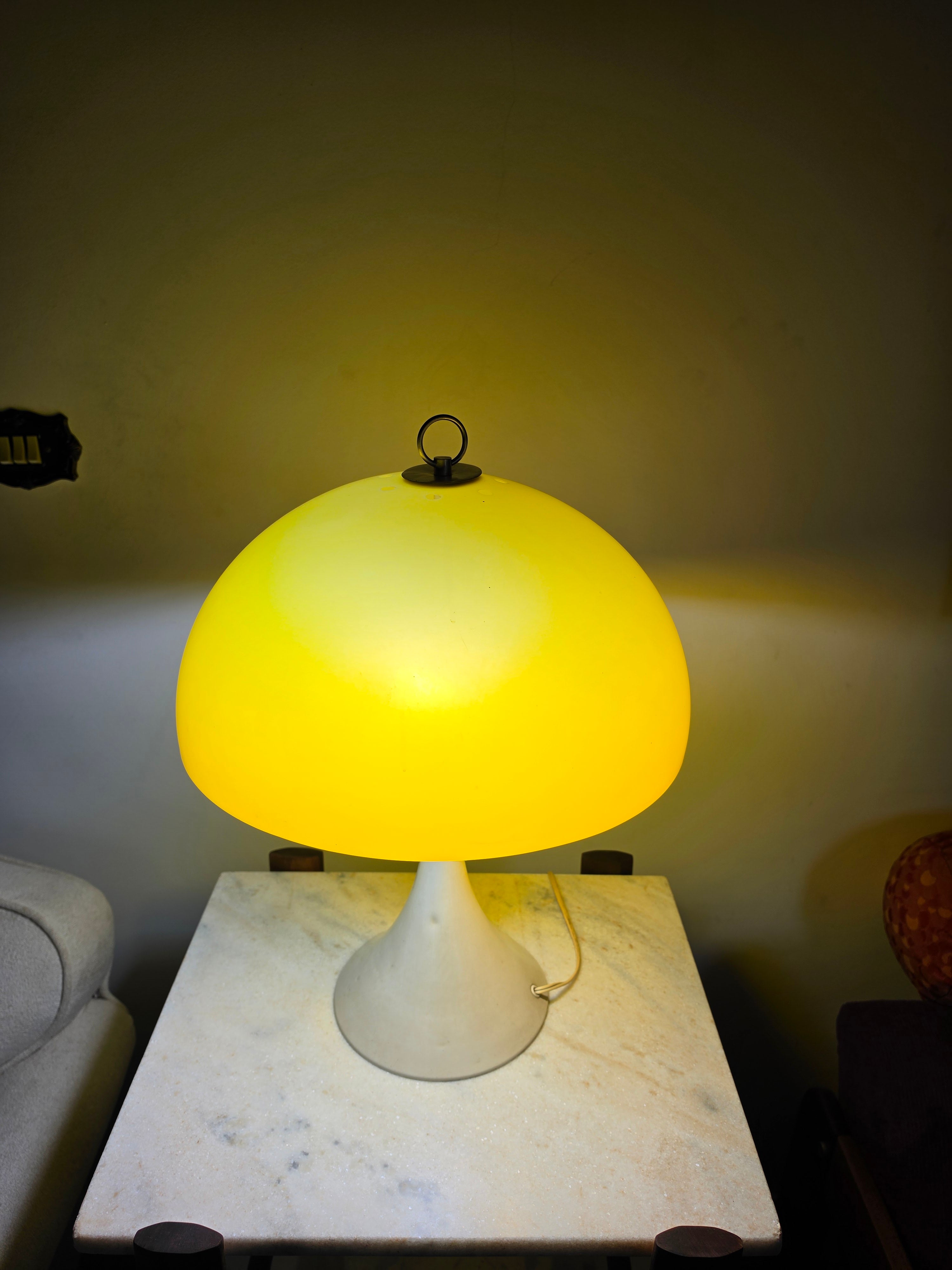  Abajur Cogumelo em Acrílico amarelo - Percival Lafer 