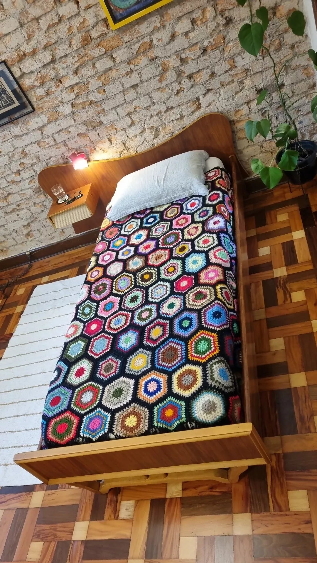 Cama de solteiro tipo Scapinelli em Caviúna e Marfim