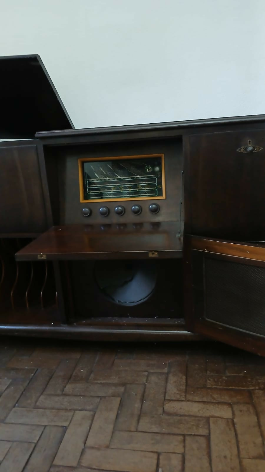 CÔMODA, radio e toca disco antigo anos 50 madeira maciça.