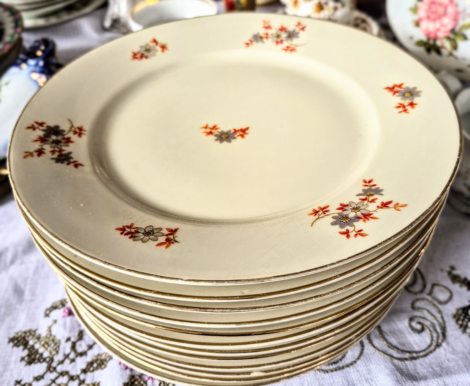 Conjunto de 24 pratos, raso e sobremesa,  em porcelana vintage fina Jean Haviland