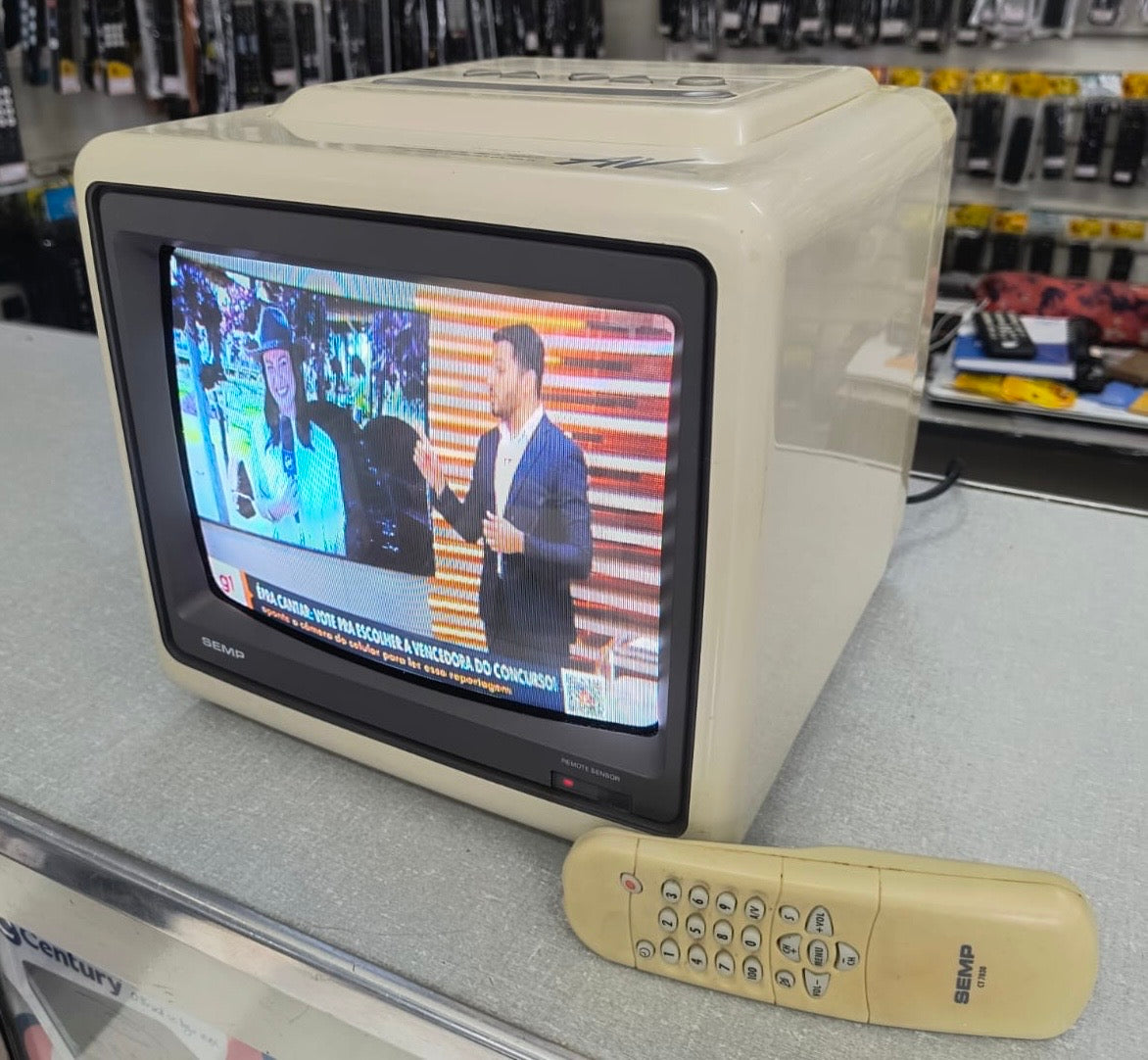TV de Tubo Retrô Semp 10 Polegadas (Mod. 1022 AV / TVC-102) + Controle Remoto Original - Raridade para Games Antigos