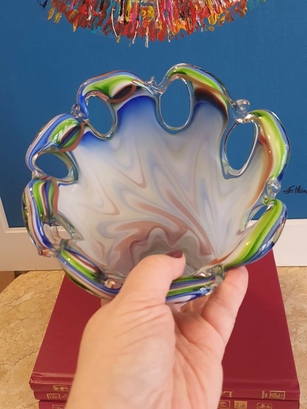 Maravilhoso e impecável vaso de Murano colorido.