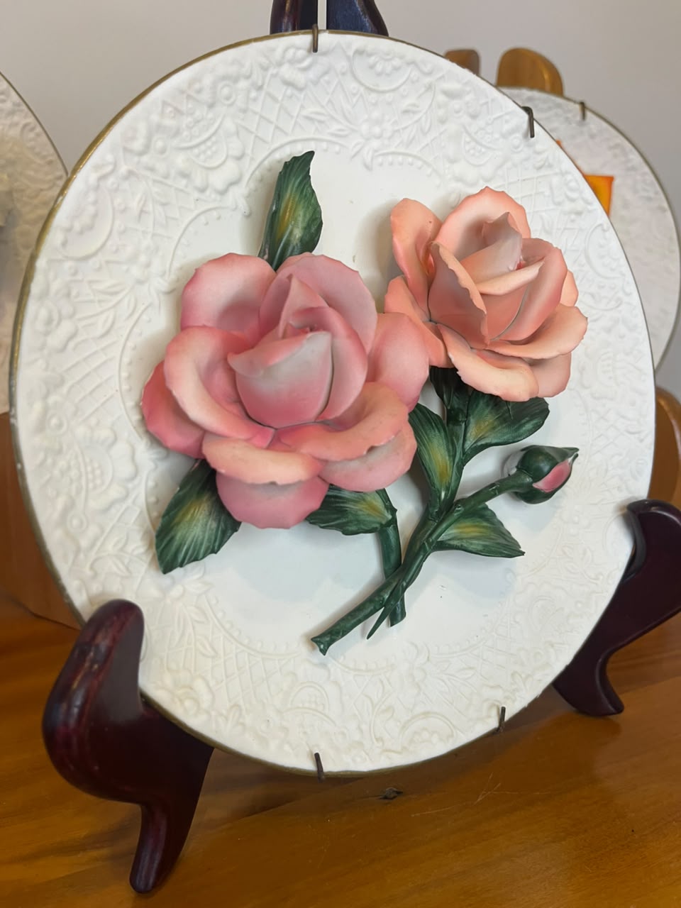 Trio de Pratos Decorativos The Roses of Capodimonte – Franklin Mint