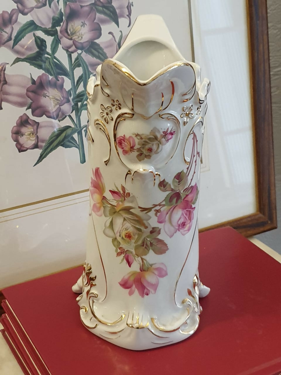 Jarra linda em porcelana vitrificada Teixeira, estilo isabelino, anos 50.