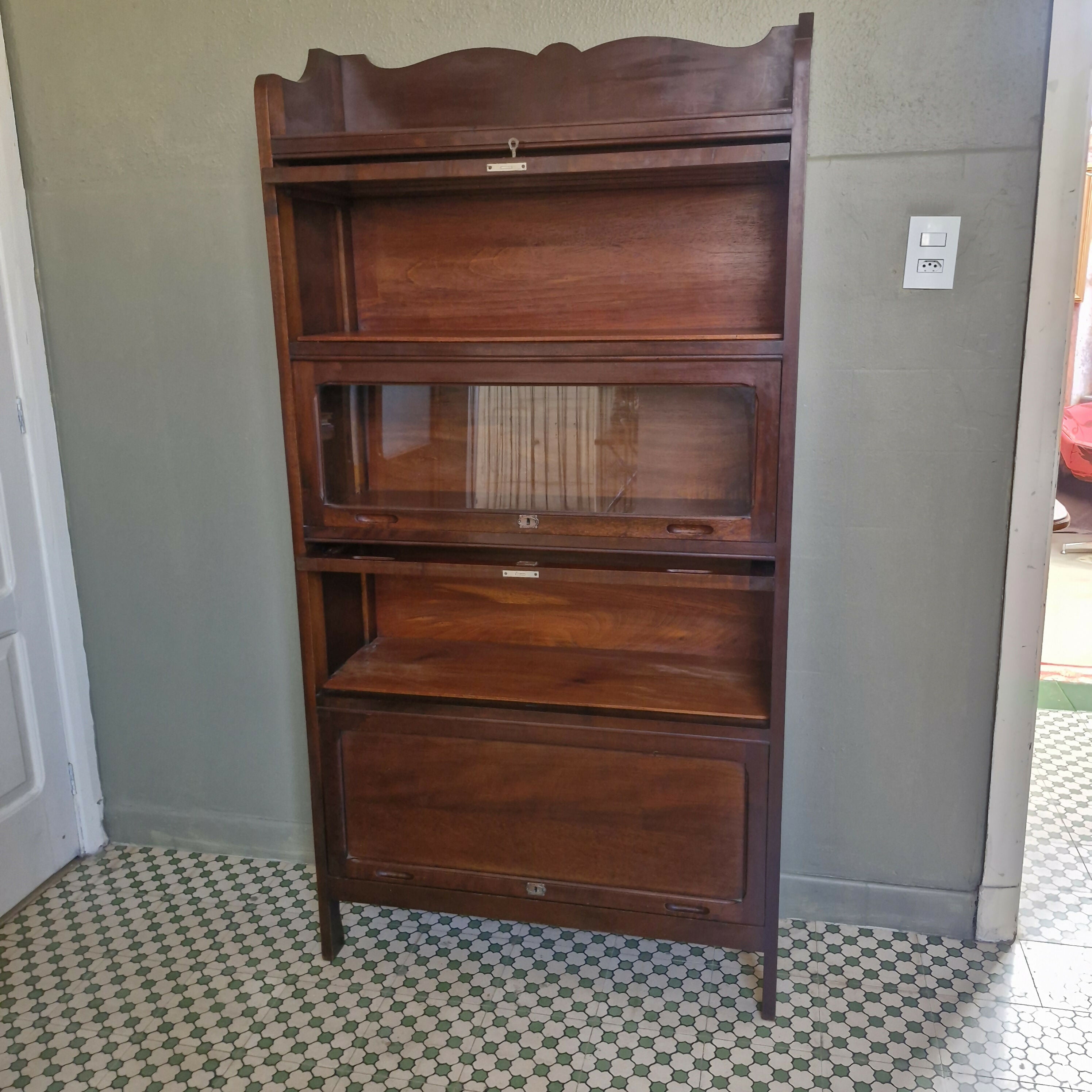 Livreiro Portas Basculantes.