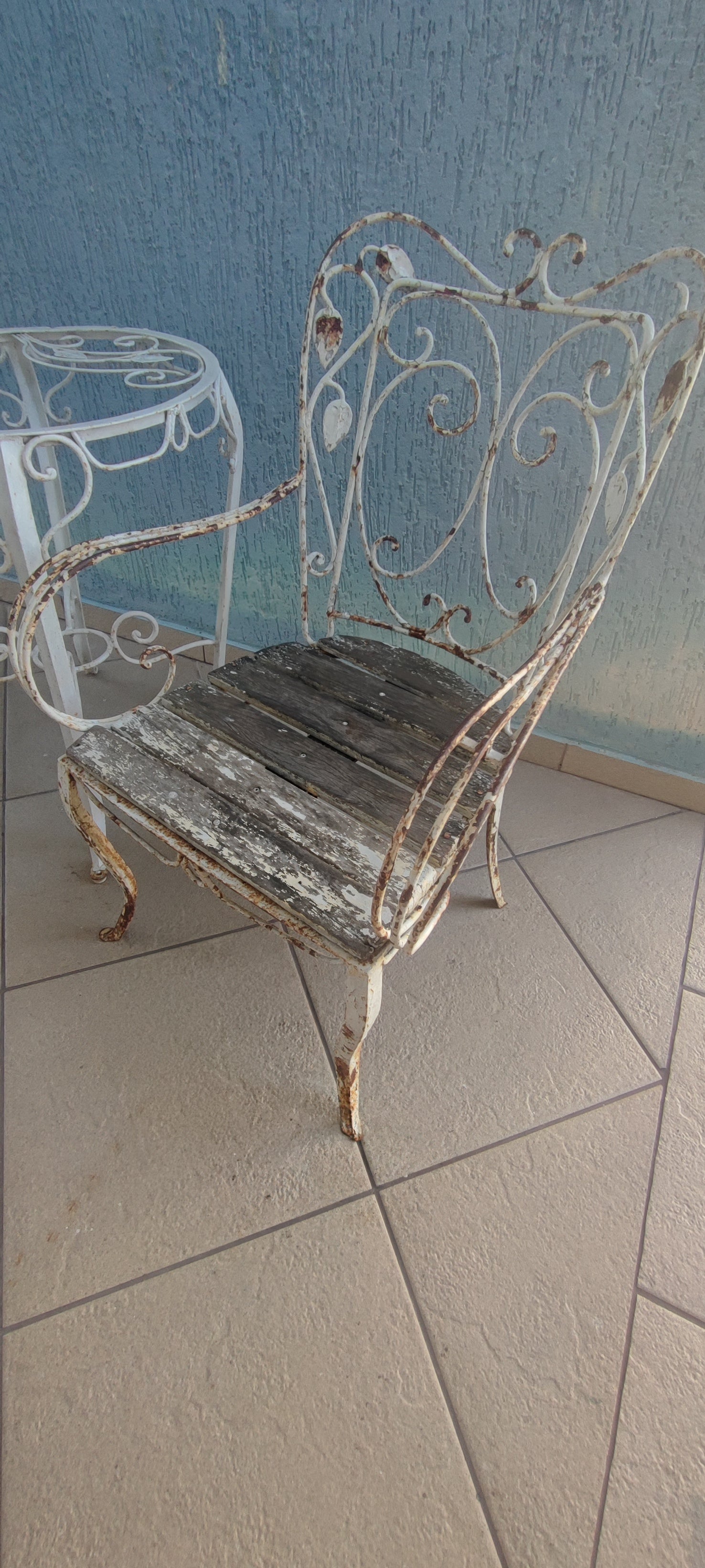 Conjunto cadeiras e mesinha ferro antigas (precisa pintar) 