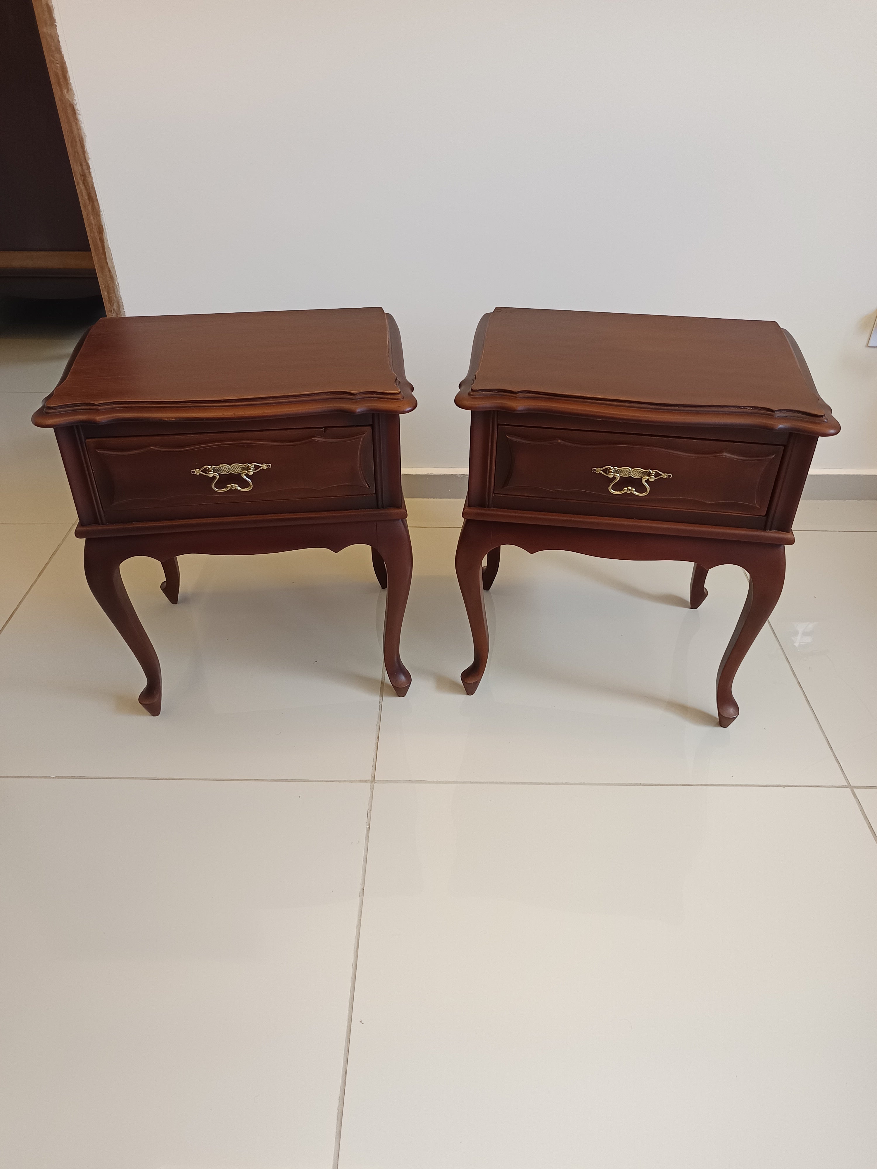 Lindo Par de Mesinhas de Cabeceira Luís XV