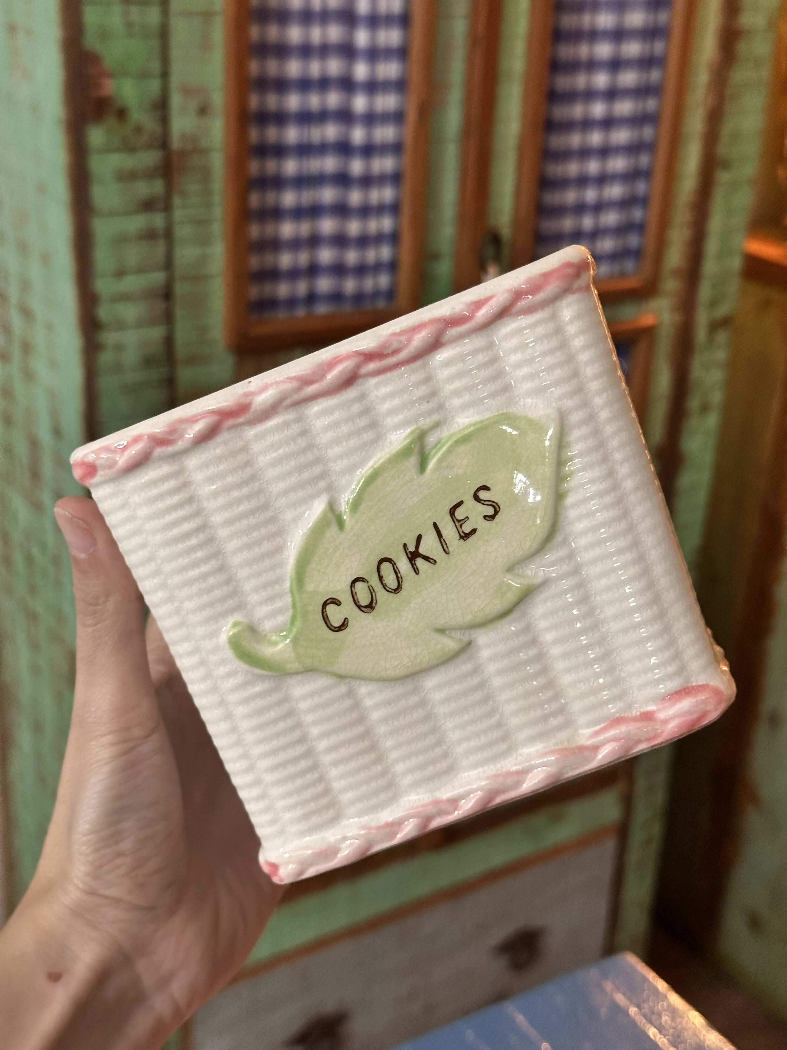 Lindeza de biscoiteira / potiche vintage japonês - com delicadas frutinhas na tampa