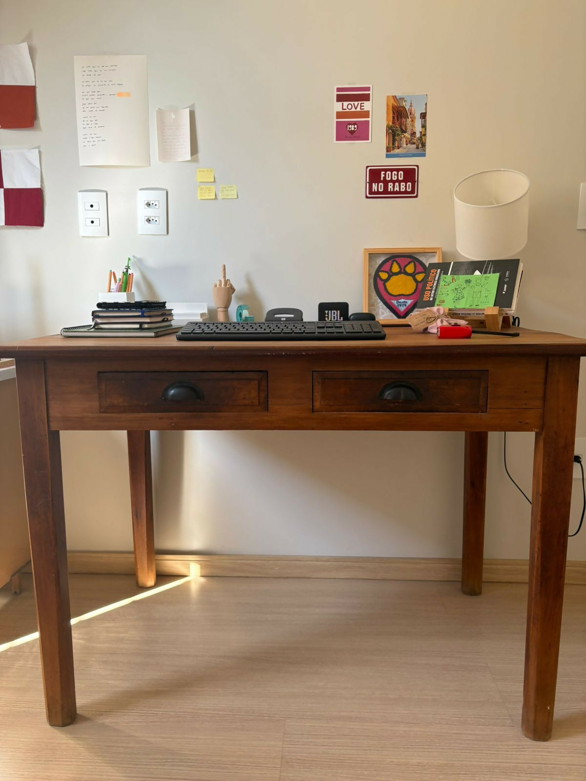 Escrivaninha Madeira Maciça com duas gavetas