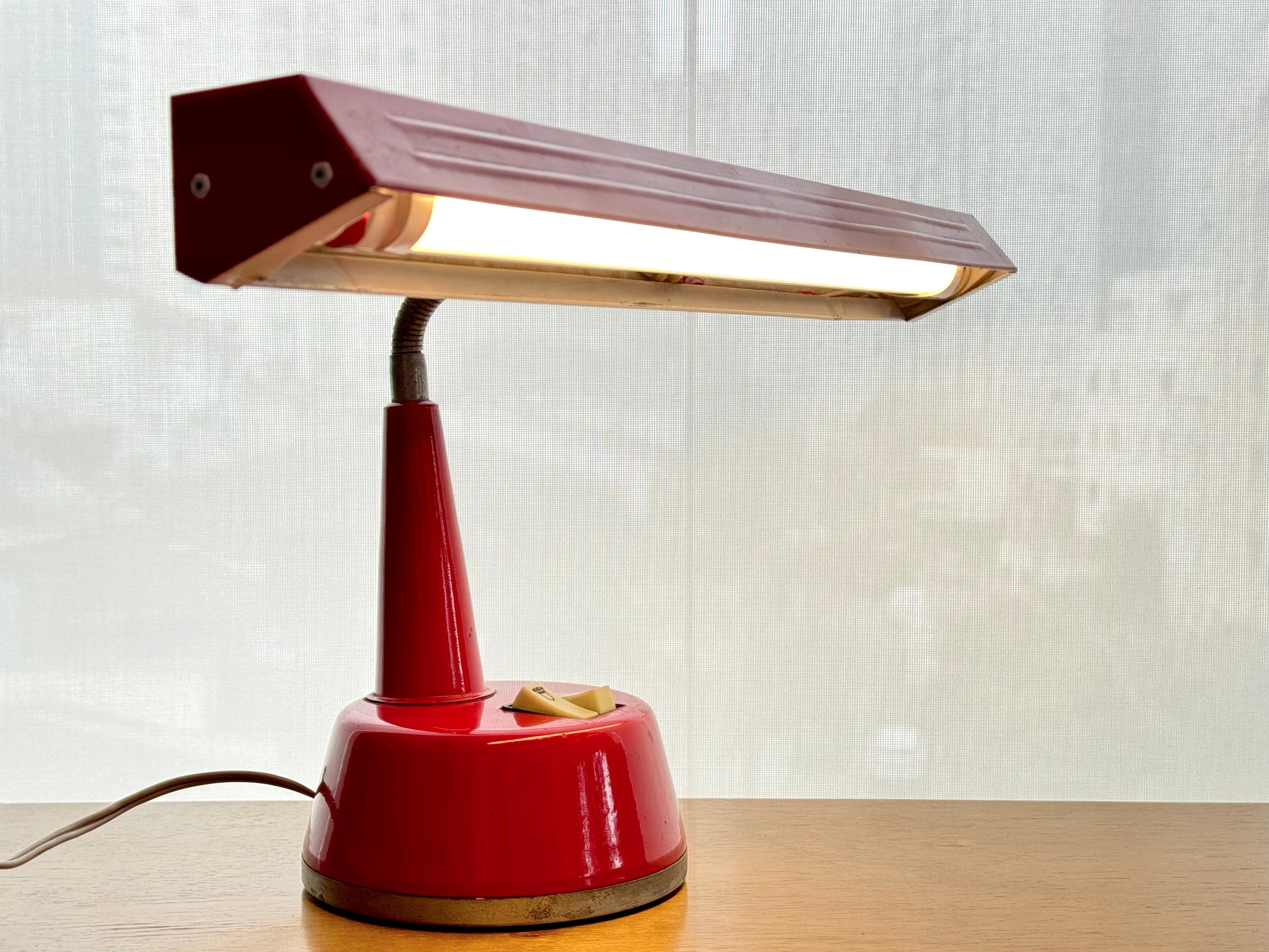 Luminária Articulada Vermelha em aço 