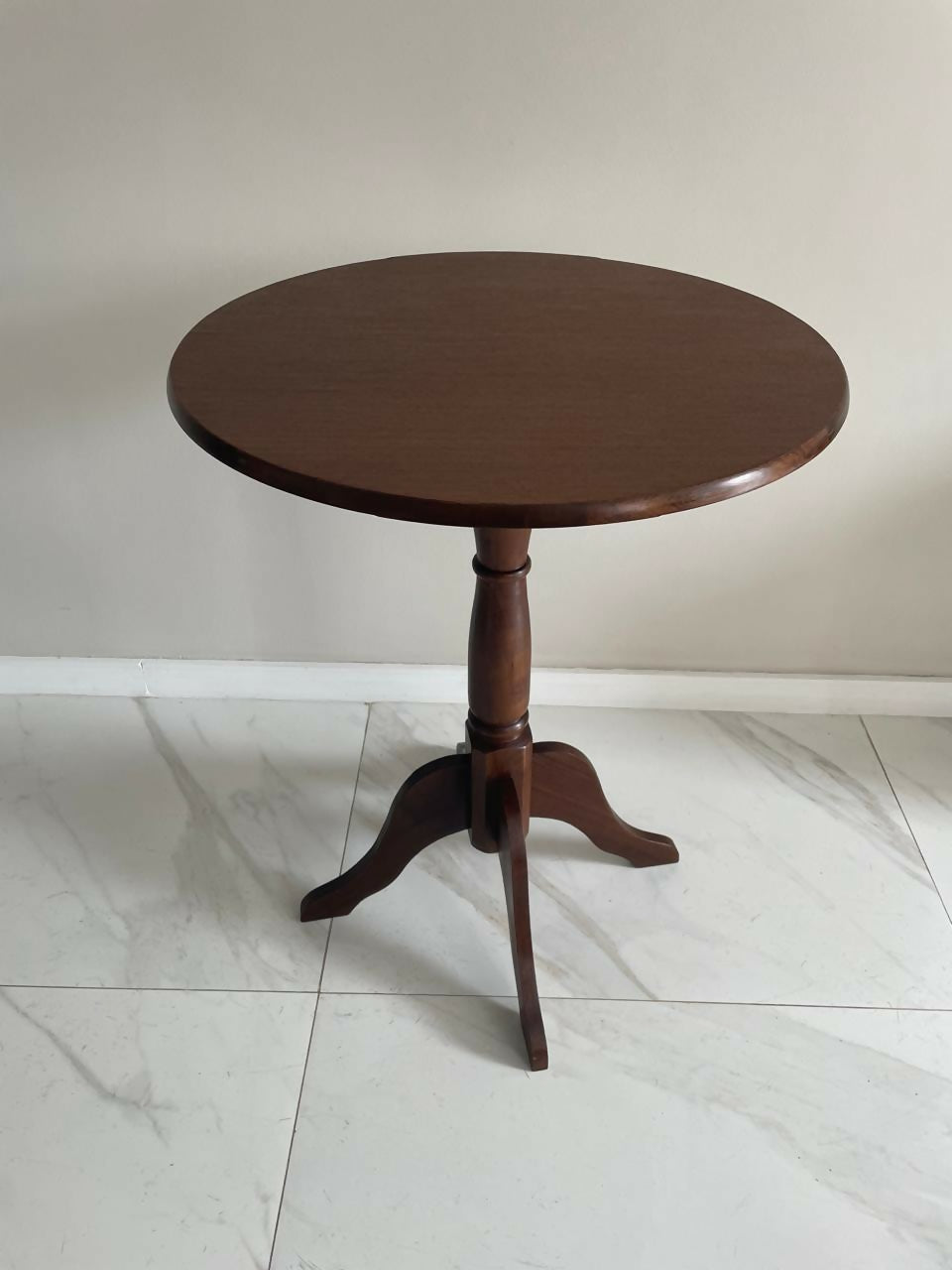 Mesa de Canto Redonda em madeira