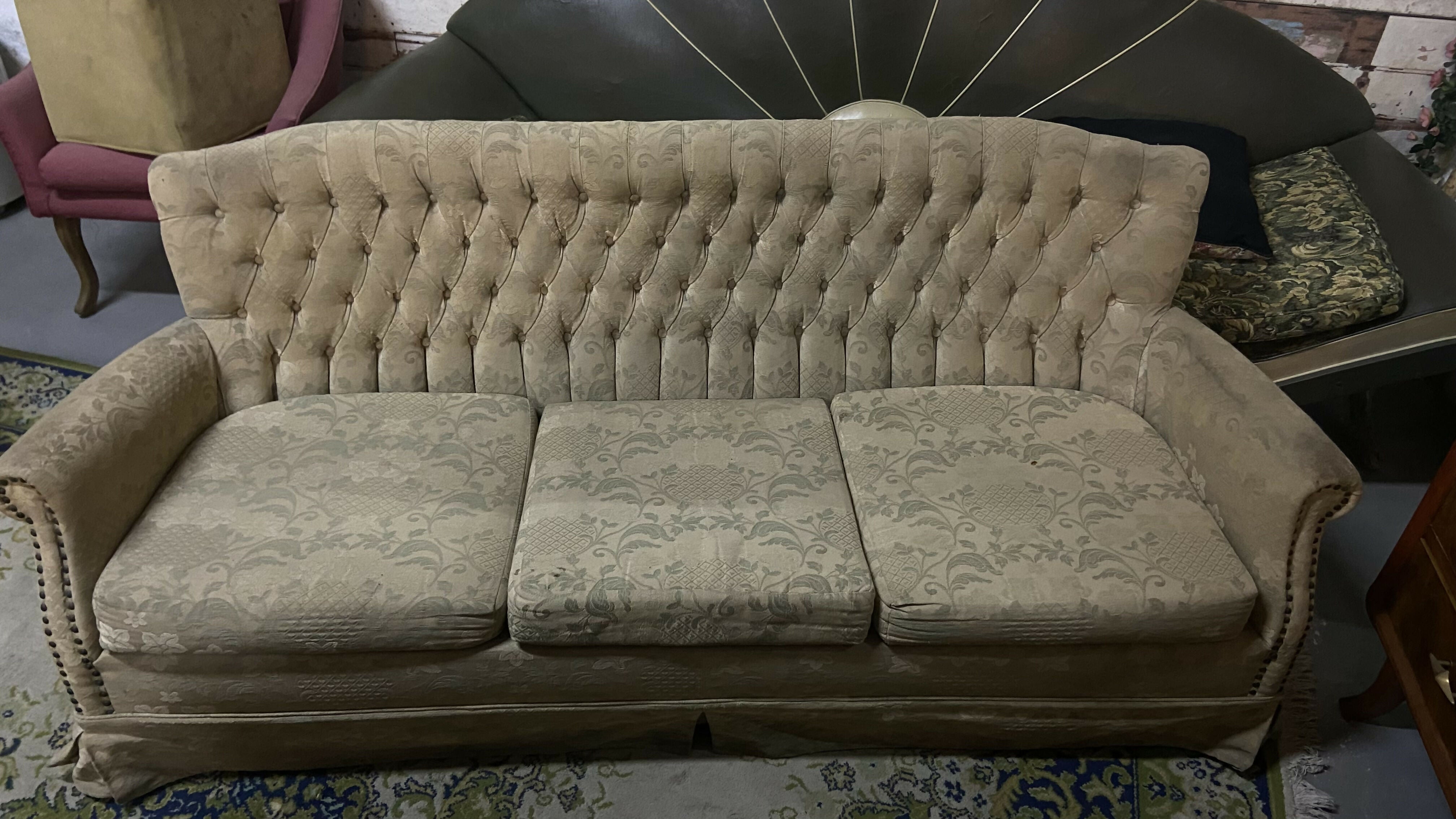 Sofá Bergere em capitonê