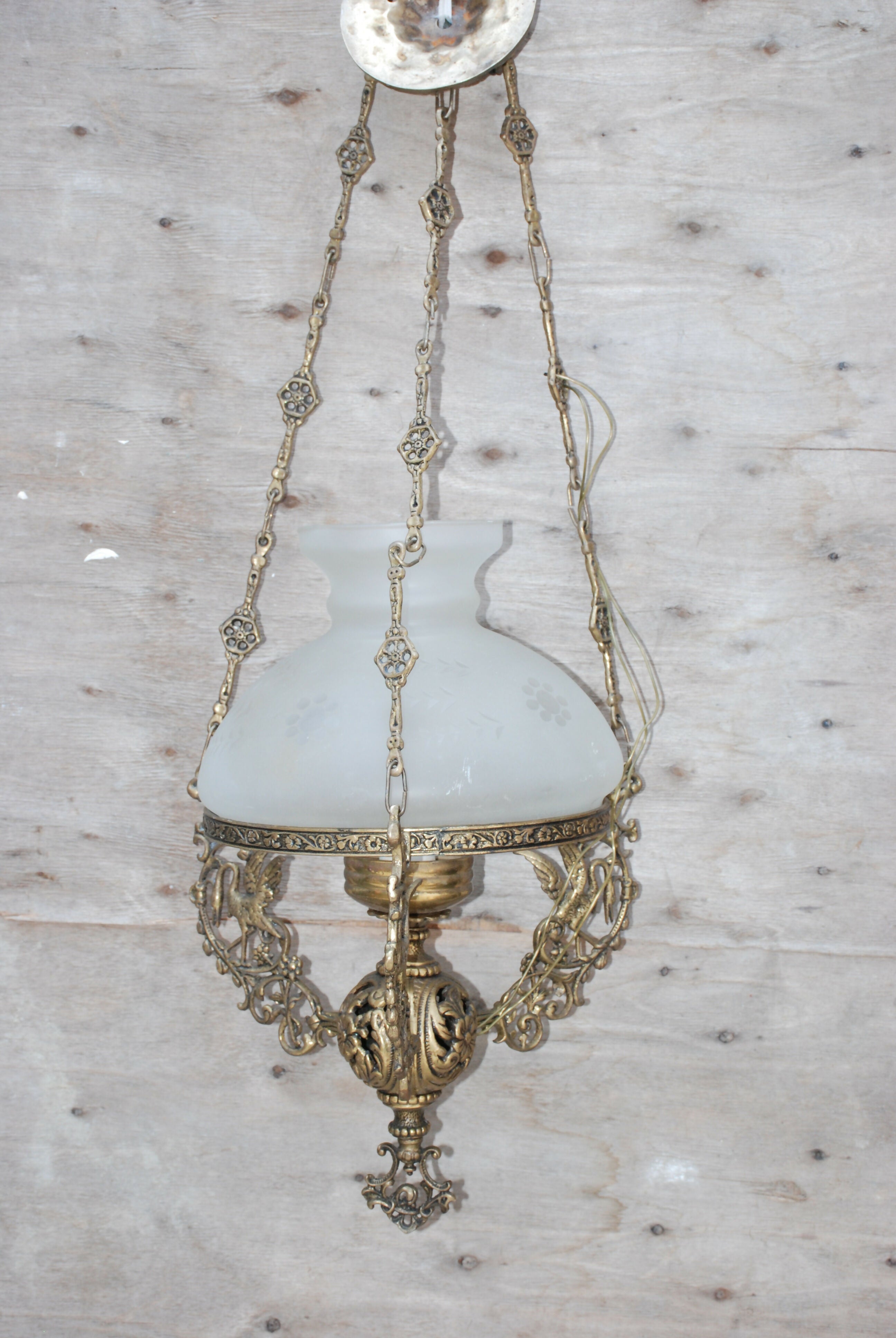 lustre bronze com cupula antiga em vidro leitoso 80 x 24
