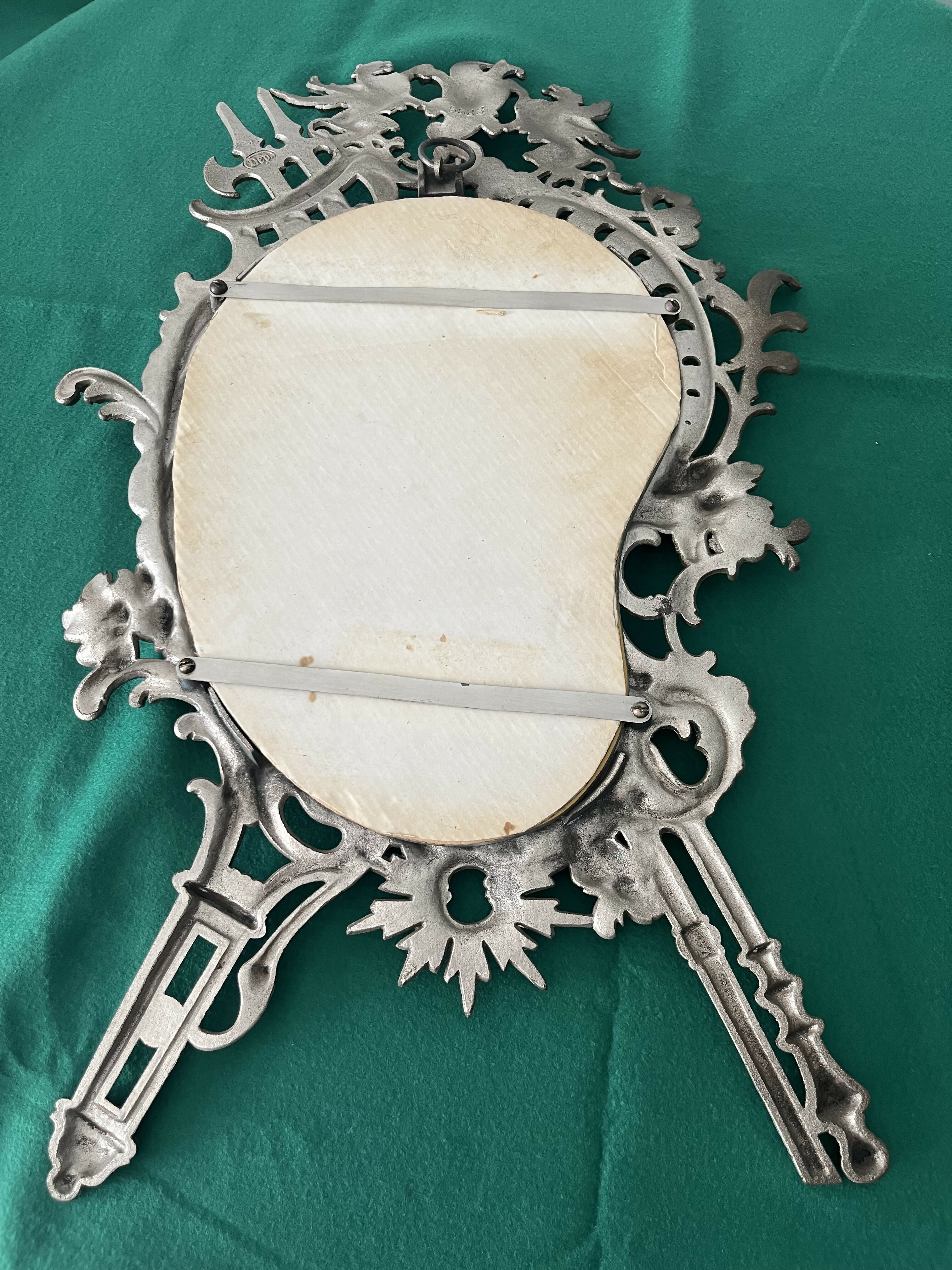 Espelho antigo em ferro fundido