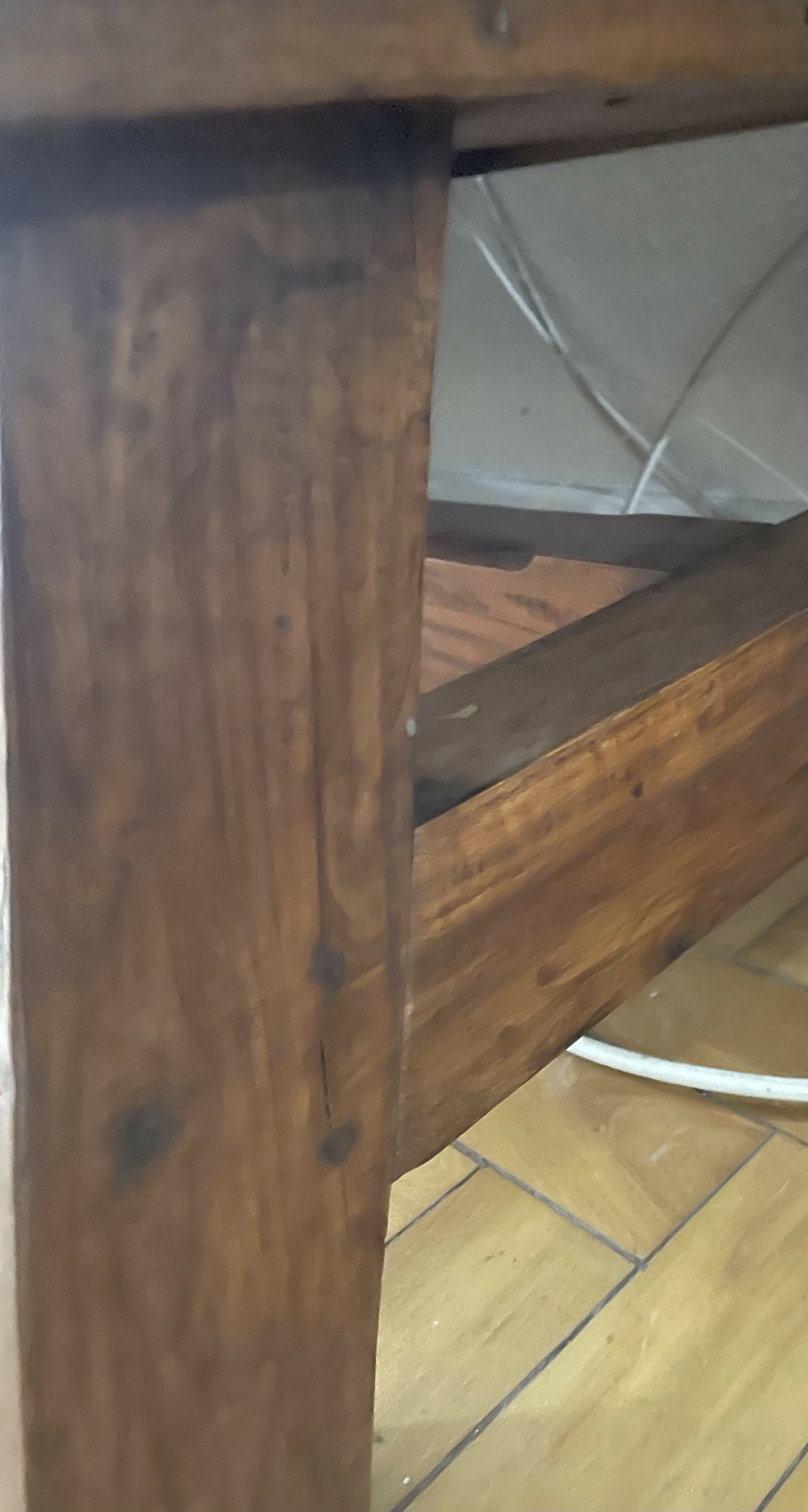 Mesa de centro rústica com duas gavetas