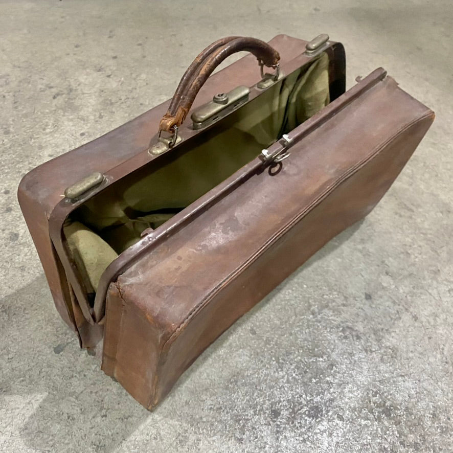 Maleta antiga de médico em couro natural marrom