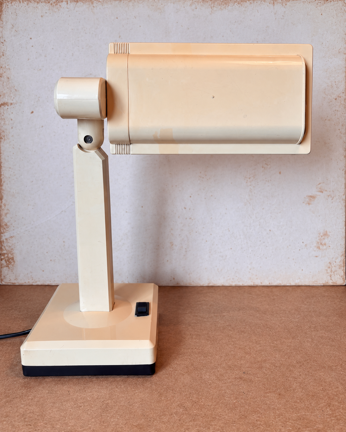 Luminária de mesa vintage articulável em plástico bege, 110 V (DMCPS_755)