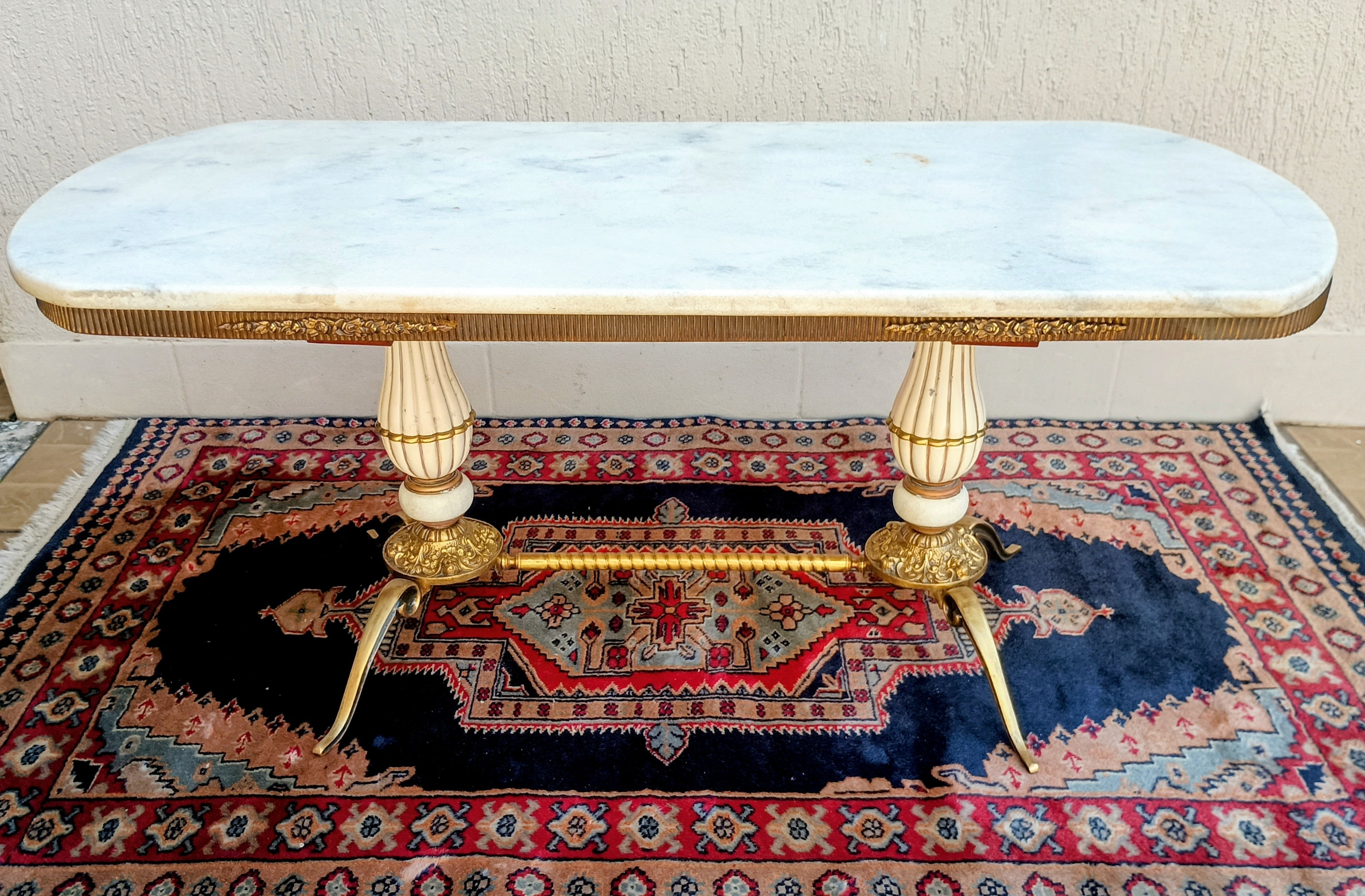MESA DE CENTRO NEOCLÁSSICA FRANCESA – MÁRMORE CARRARA E BRONZE MACIÇO DÉCADA DE 50