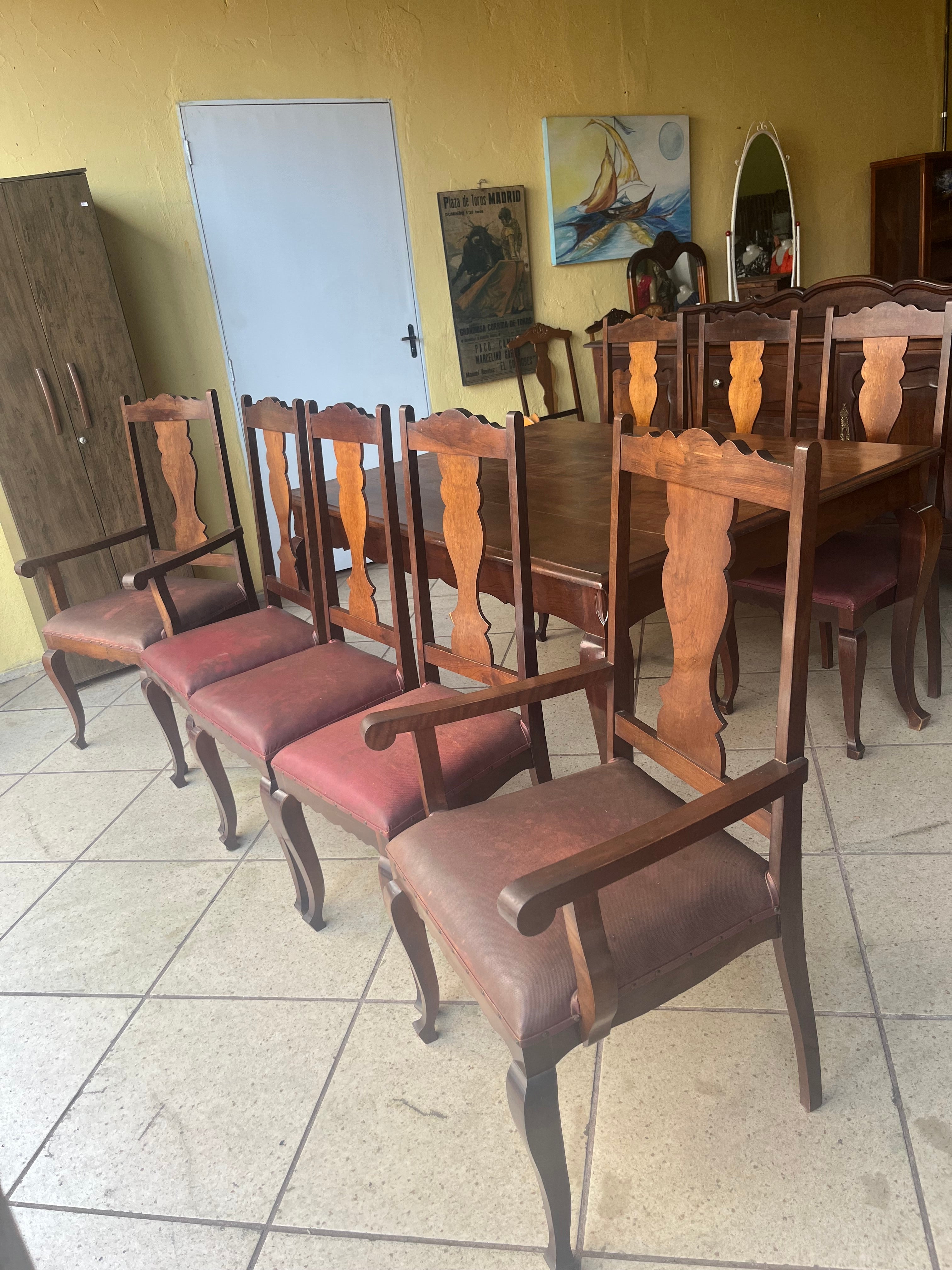 BELÍSSIMO CONJUNTO DE MESA RETANGULAR COM 8 CADEIRAS COM MAIS DE 80 ANOS