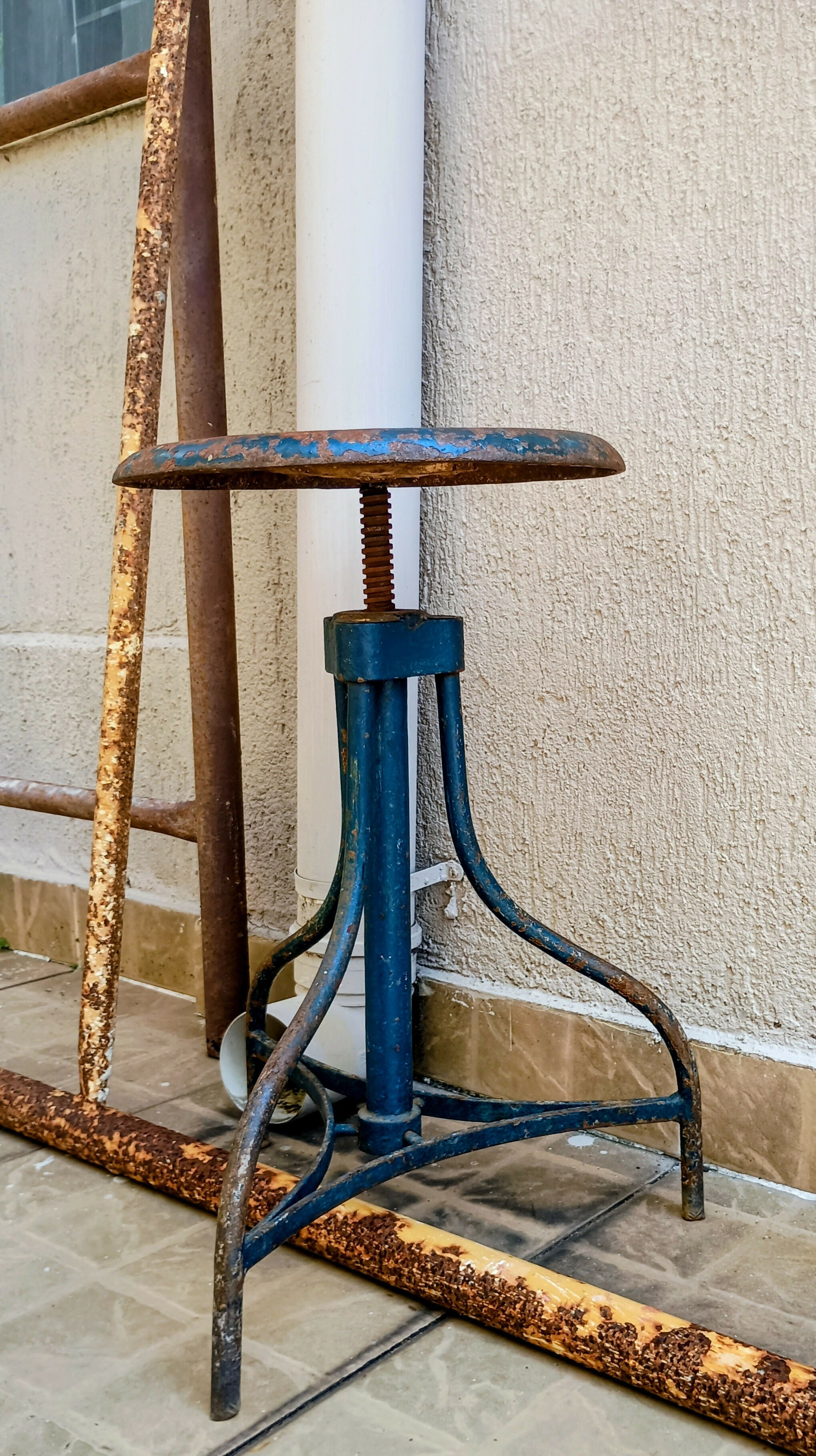 Banco Industrial Antigo Regulável em Ferro – Décadas de 1920 / 1940