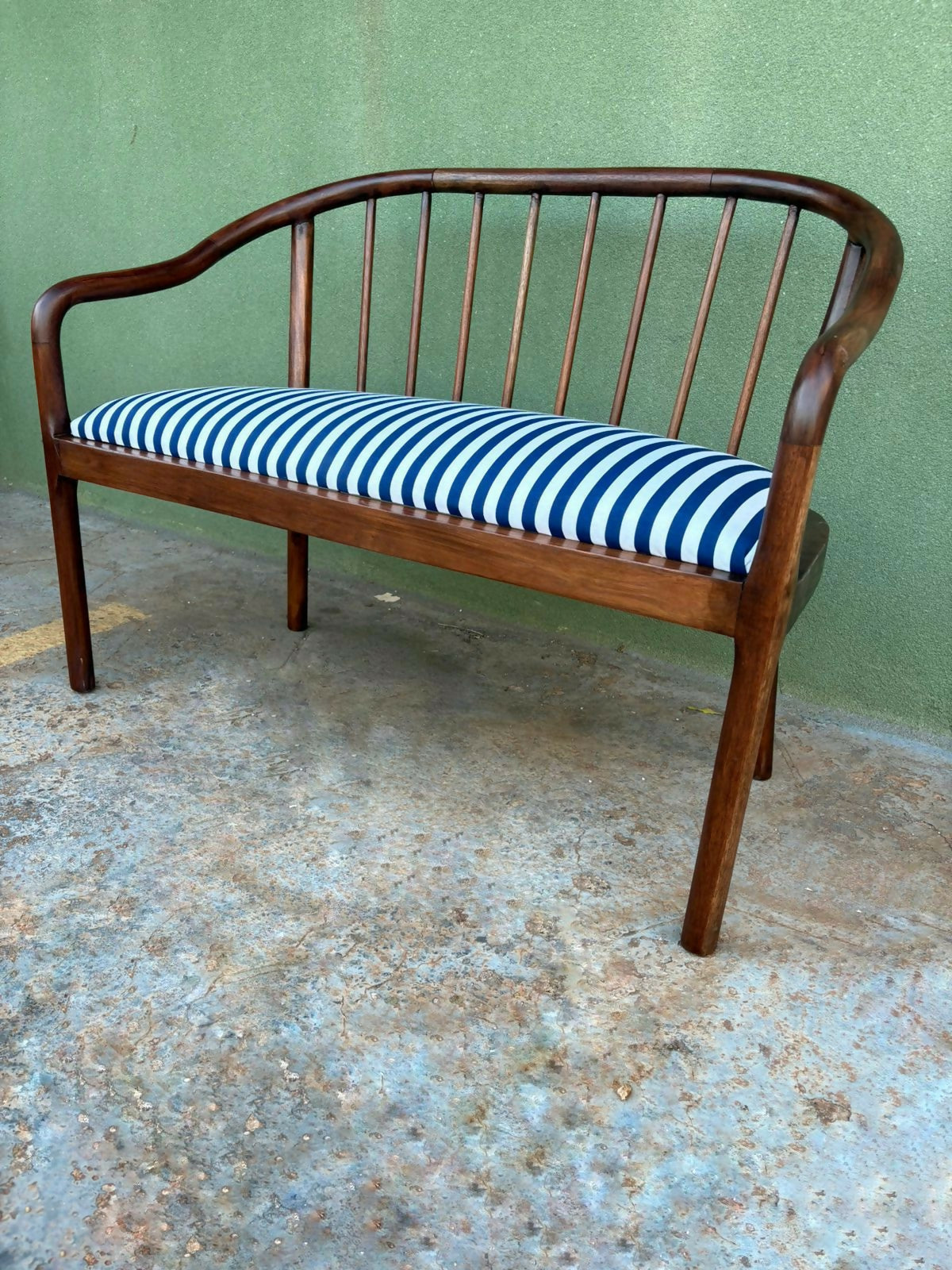 Banco estilo Windsor em madeira maciça