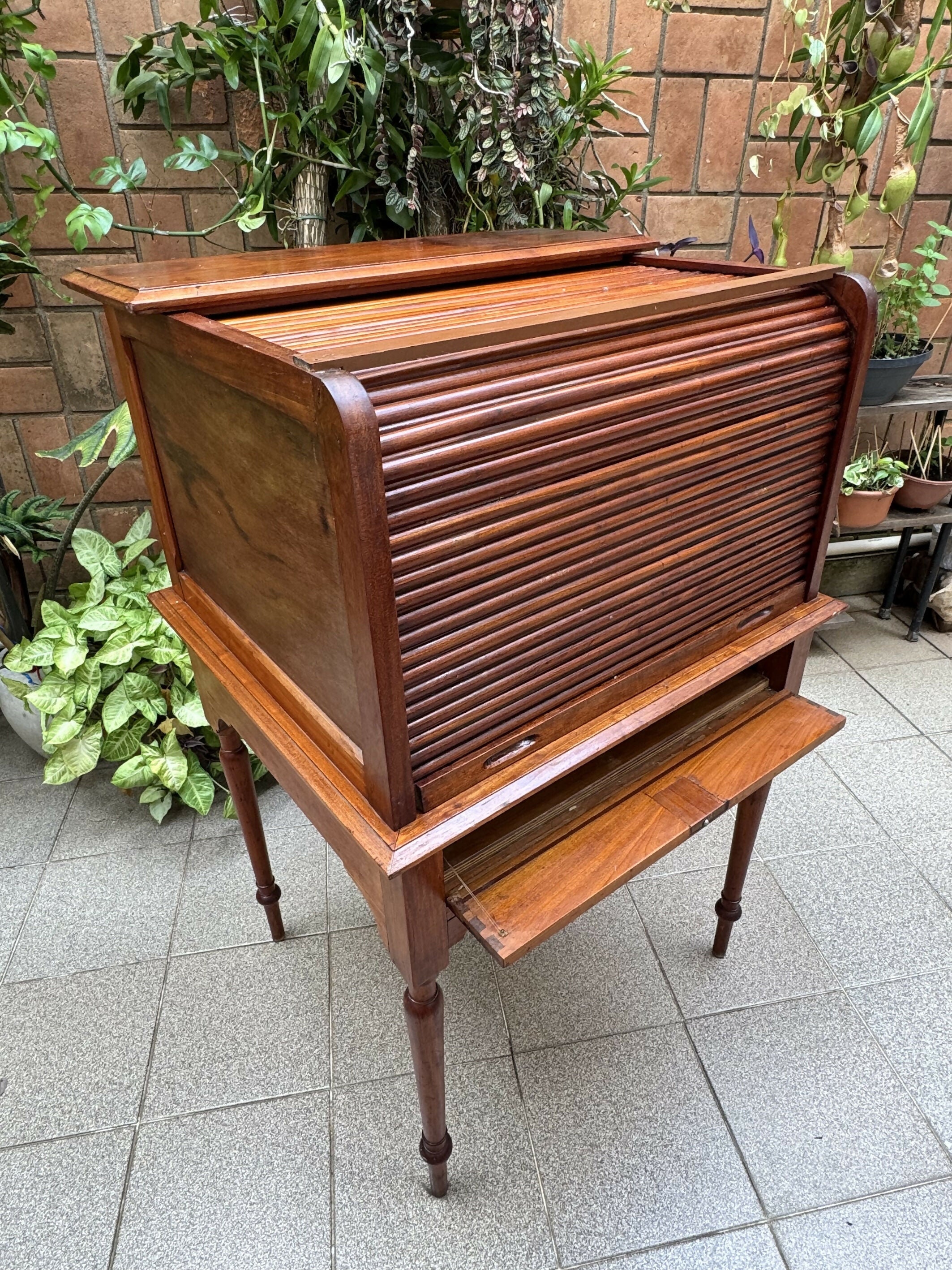 Anos 30 - antigo BAR / ESTANTE arquivo em madeira maciça com persiana deslizante