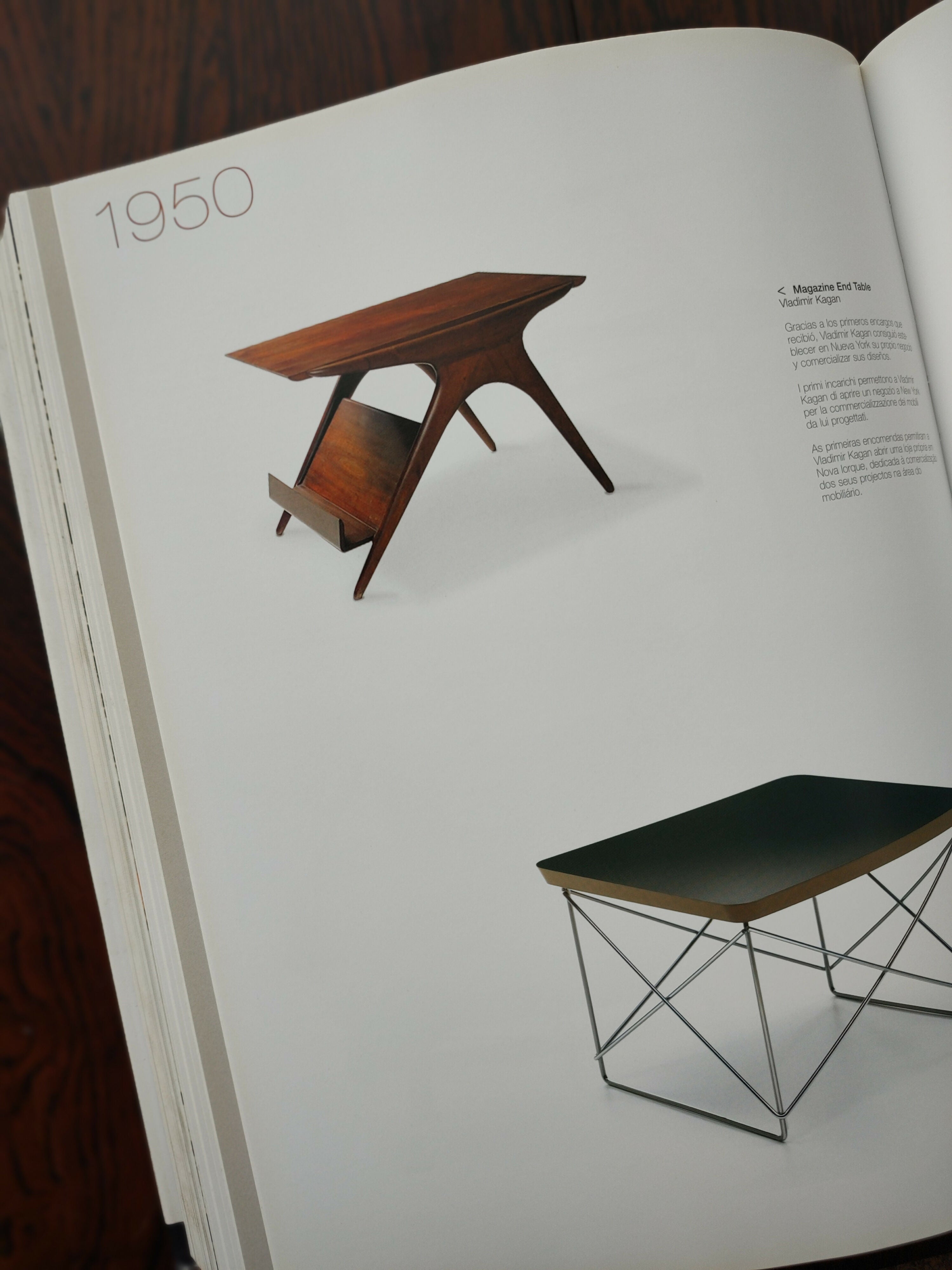 Livro "Mobiliário Moderno - 150 anos de Design"..