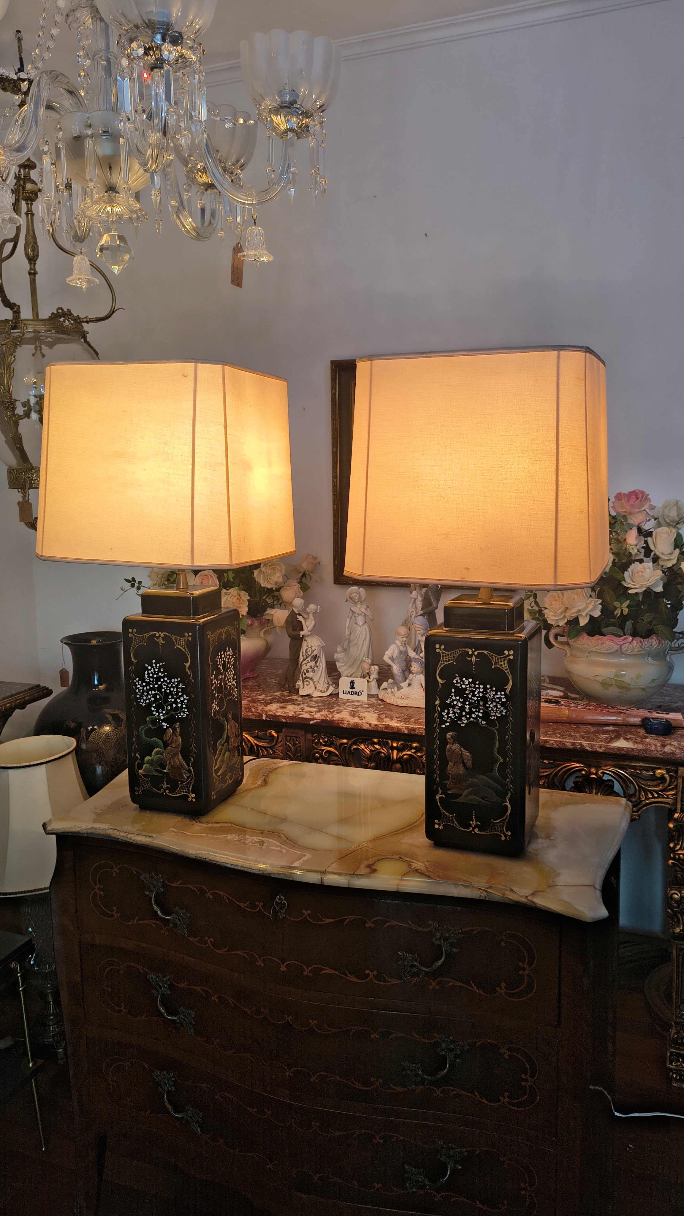 Par de Abajures Chinoiserie em laca negra