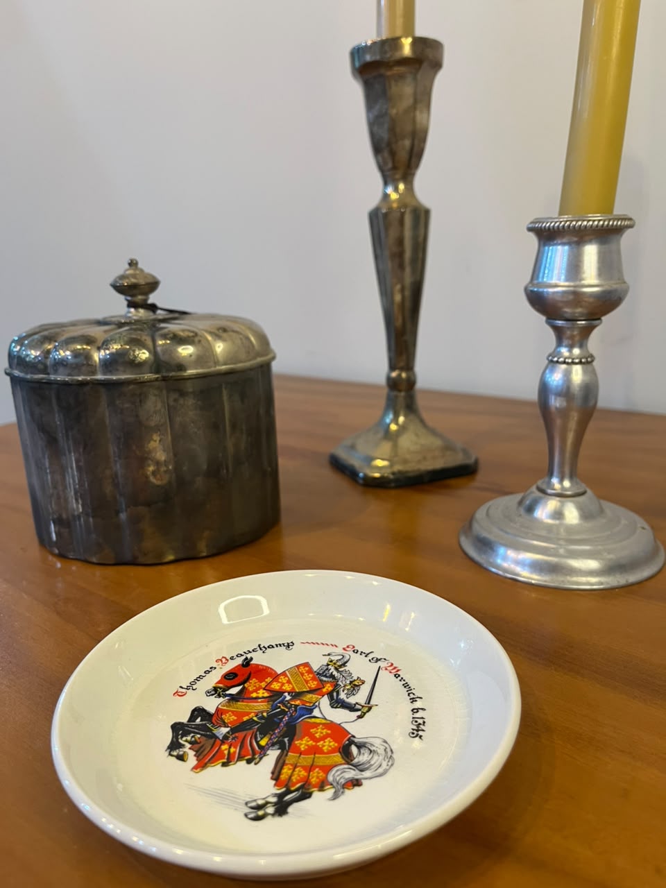 Conjunto decorativo em metal e porcelana — 4 peças