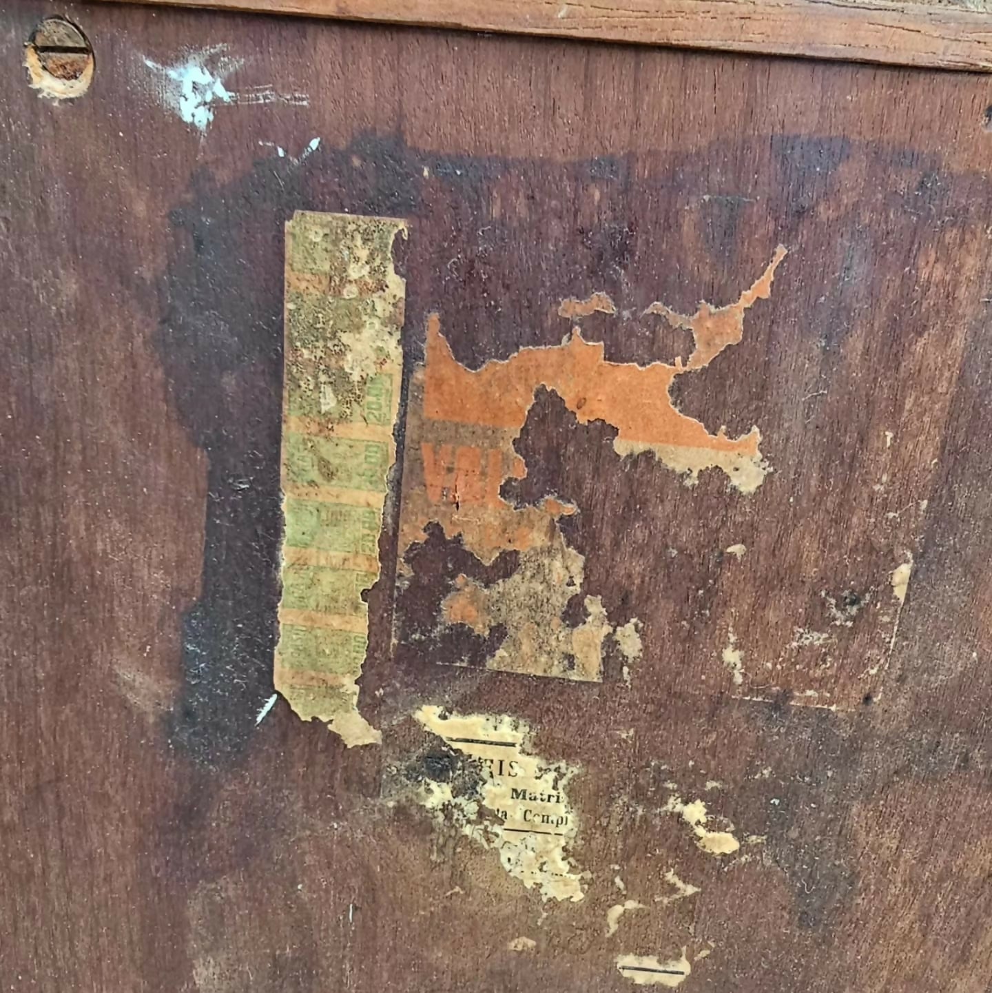 Cômoda Cimo em caviuna, contendo 3 gavetas, com pés palito, da década de 60.