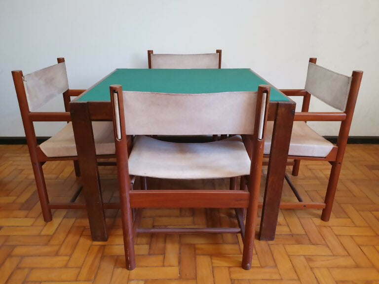 Conjunto Mesa + 4 cadeiras Mobilínea com estofado em couro